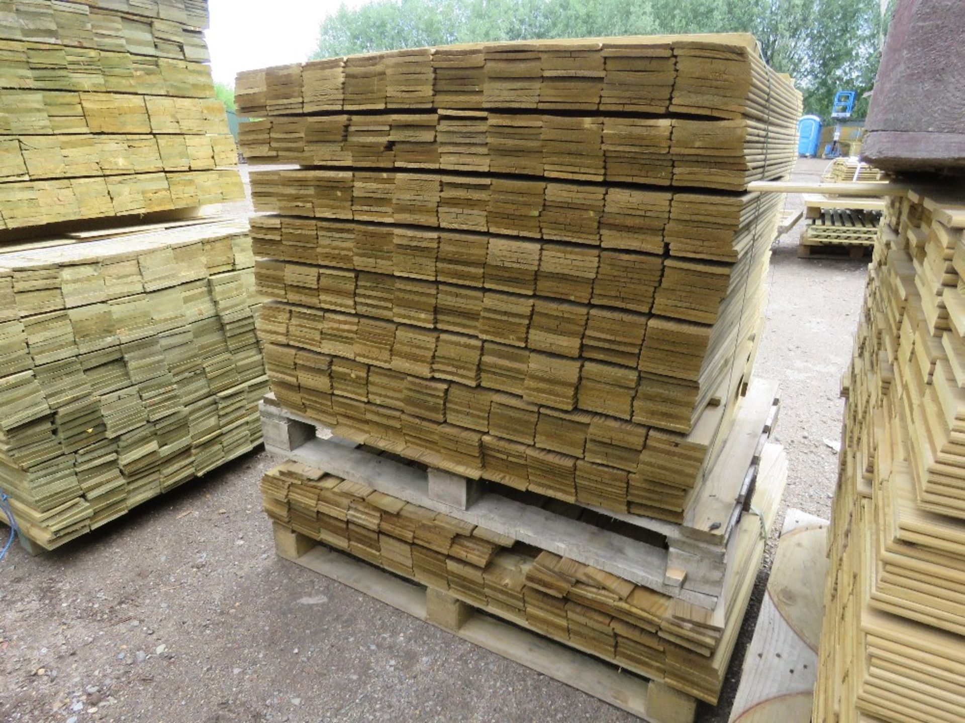 2 X PALLETS OF HIT AND MISS CLADDING TIMBERS, 0.83M LENGTH X 95MM WIDTH APPROX. - Image 3 of 4