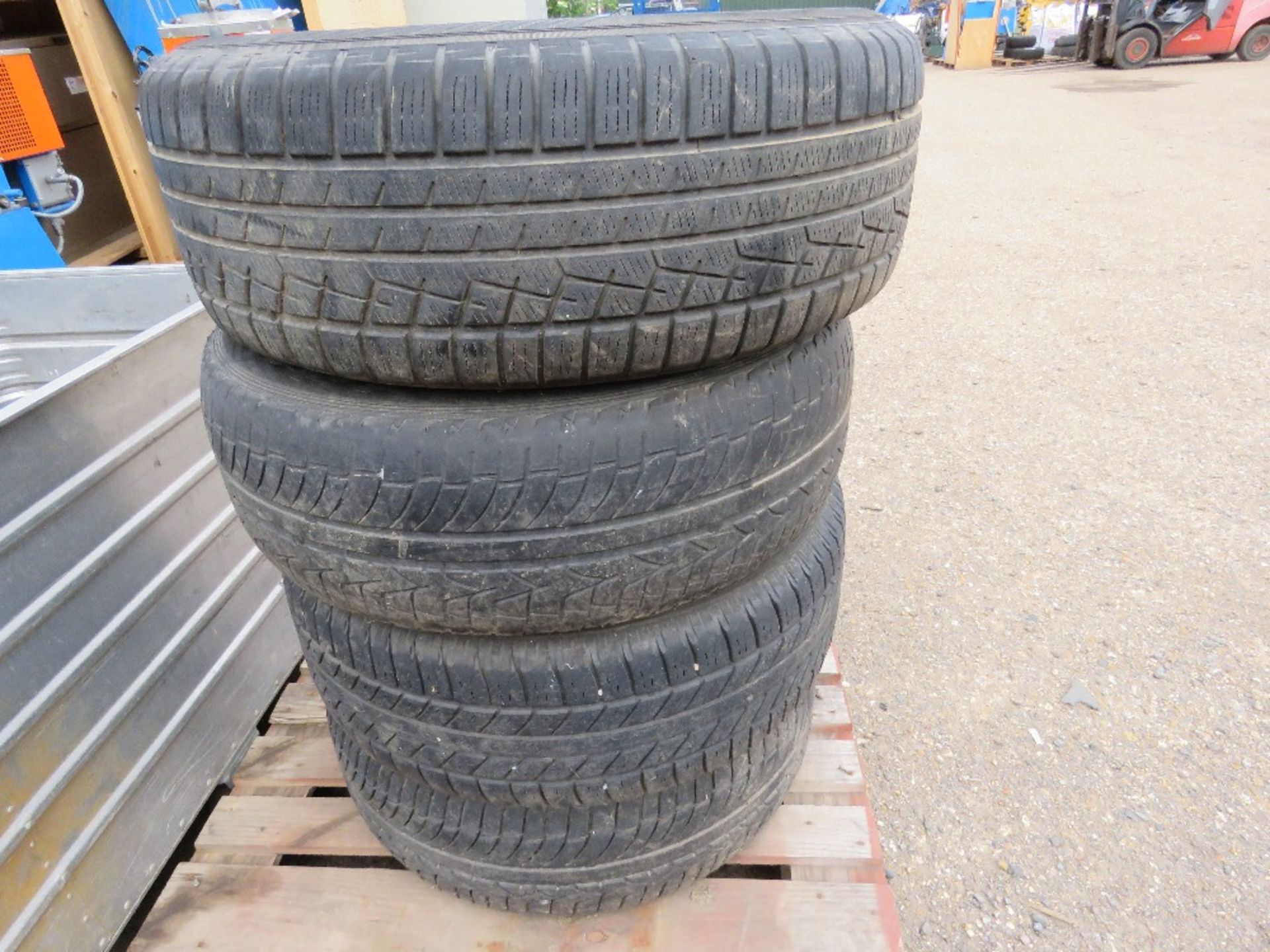 4 X LANDROVER 255/60R18 WHEELS AND TYRES. THIS LOT IS SOLD UNDER THE AUCTIONEERS MARGIN SCHEME, THER - Image 2 of 2