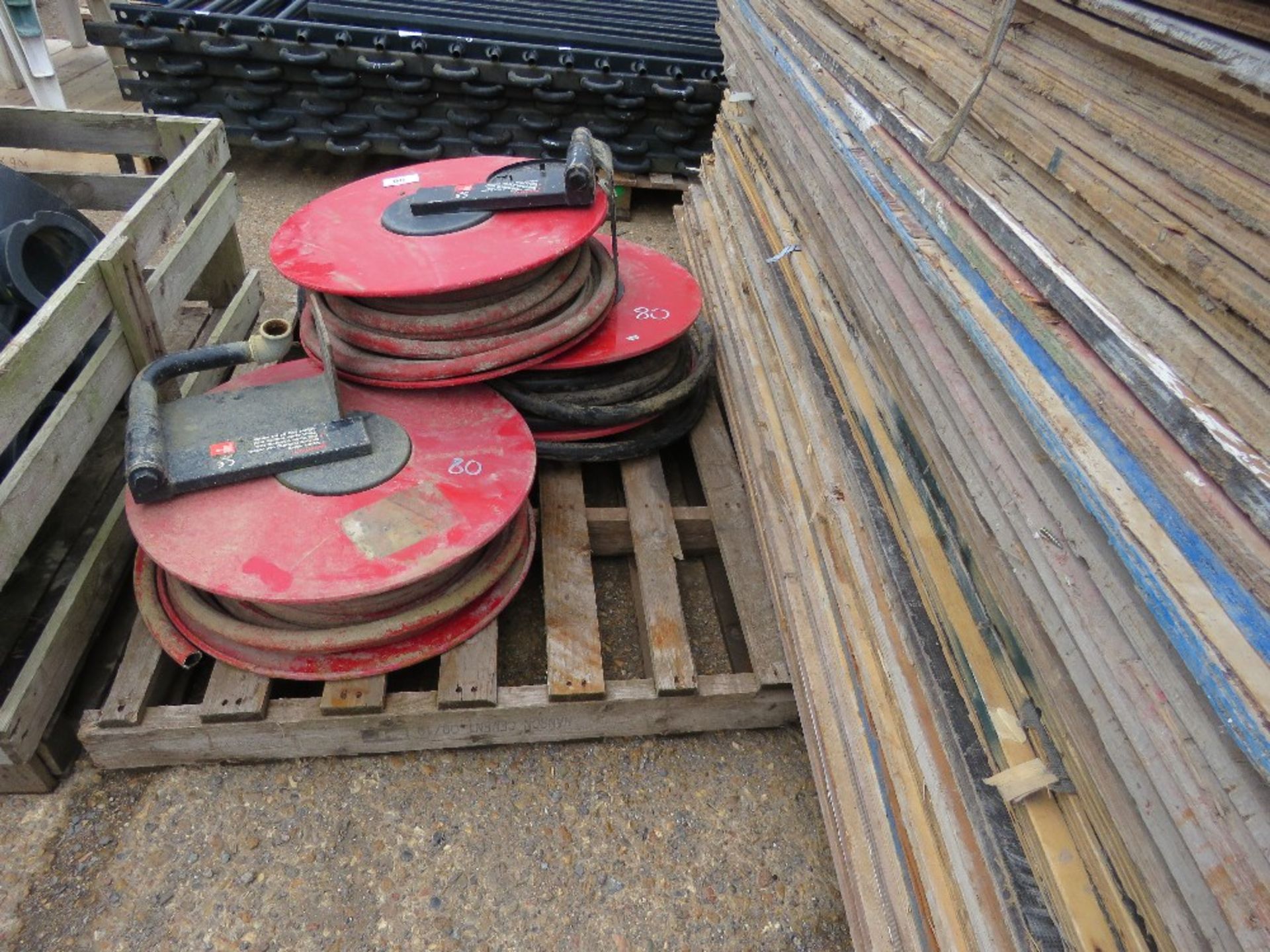 3 X FIRE HOSE REELS. THIS LOT IS SOLD UNDER THE AUCTIONEERS MARGIN SCHEME, THEREFORE NO VAT WILL BE - Image 2 of 2