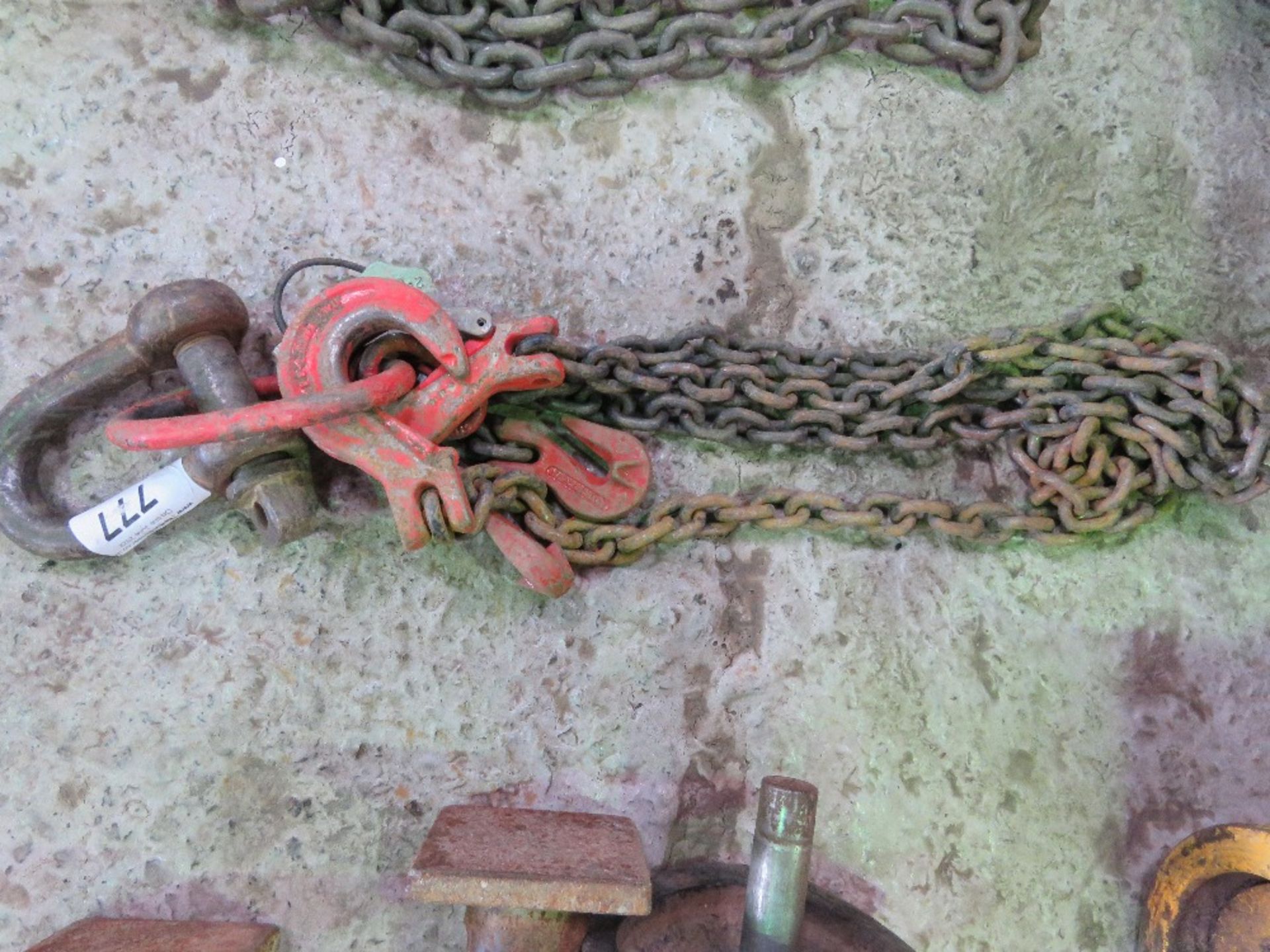 TWO LEGGED LIFTING CHAIN WITH SHORTENERS. THIS LOT IS SOLD UNDER THE AUCTIONEERS MARGIN SCHEME, THER - Image 2 of 2