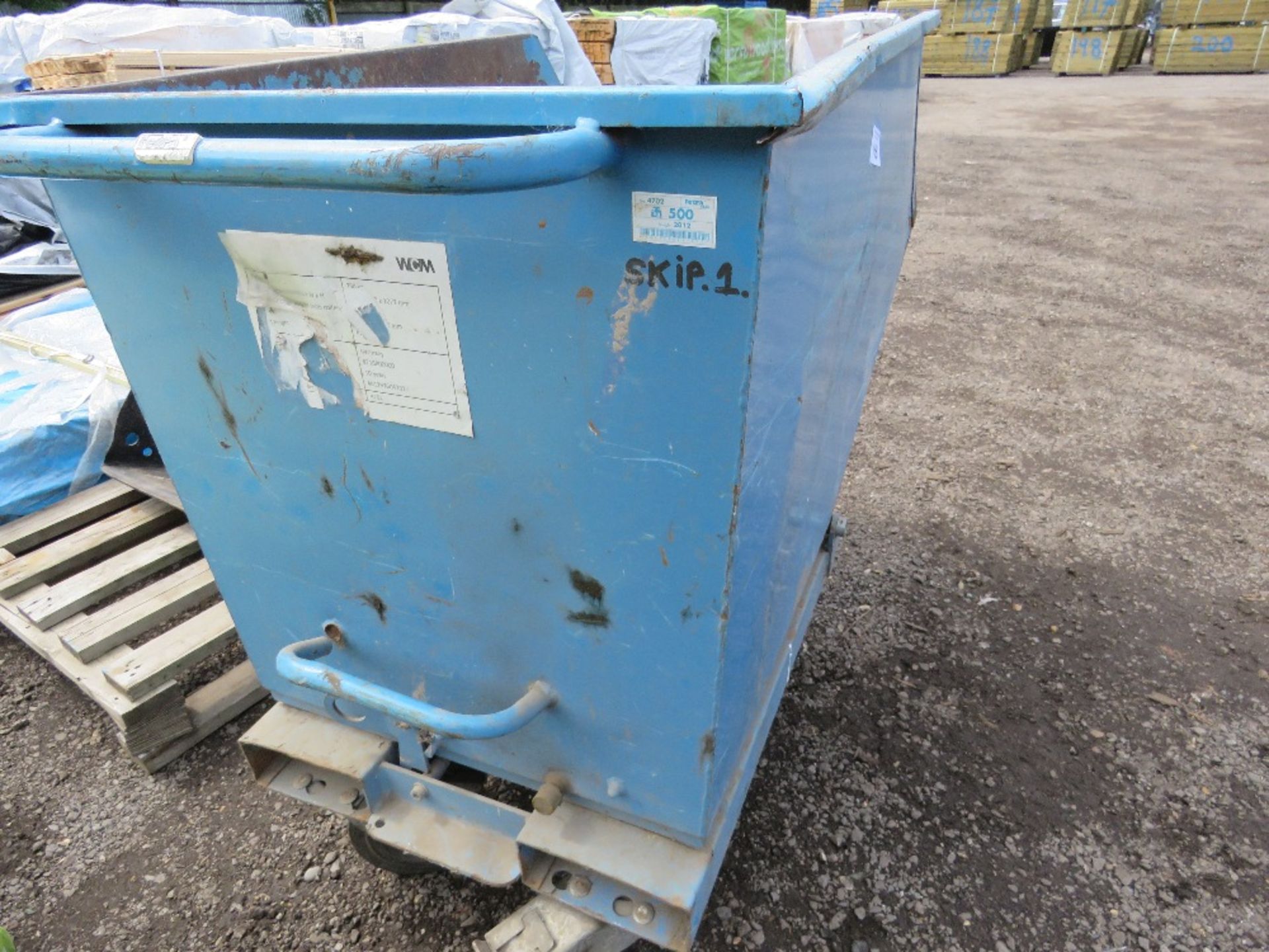 WHEELED TIPPING FORKLIFT MOUNTED SKIP. THIS LOT IS SOLD UNDER THE AUCTIONEERS MARGIN SCHEME, THEREFO - Image 3 of 3