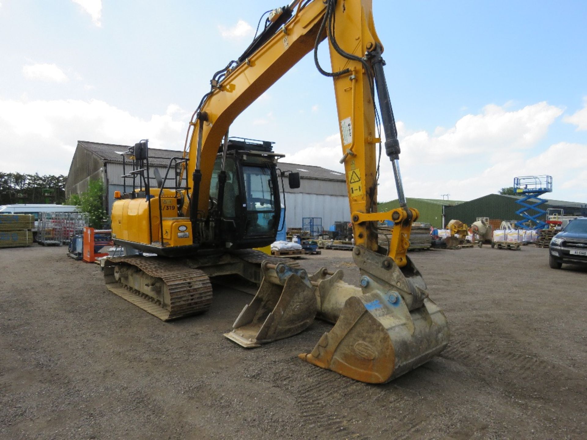 JCB JS130LC +T4F STEEL TRACKED 13 TONNE EXCAVATOR WITH 3 BUCKETS, YEAR 2017. 10% BP ON THIS LOT!! - Image 13 of 14