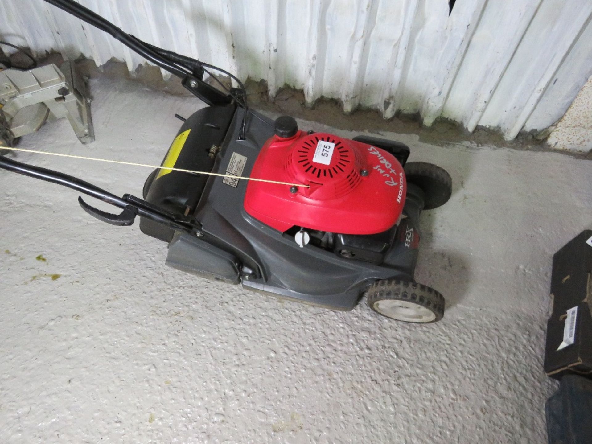 HONDA HRX ROLLER MOWER, NO BOX. WHEN TESTED WAS SEEN TO RUN AND DRIVE. THIS LOT IS SOLD UNDER THE
