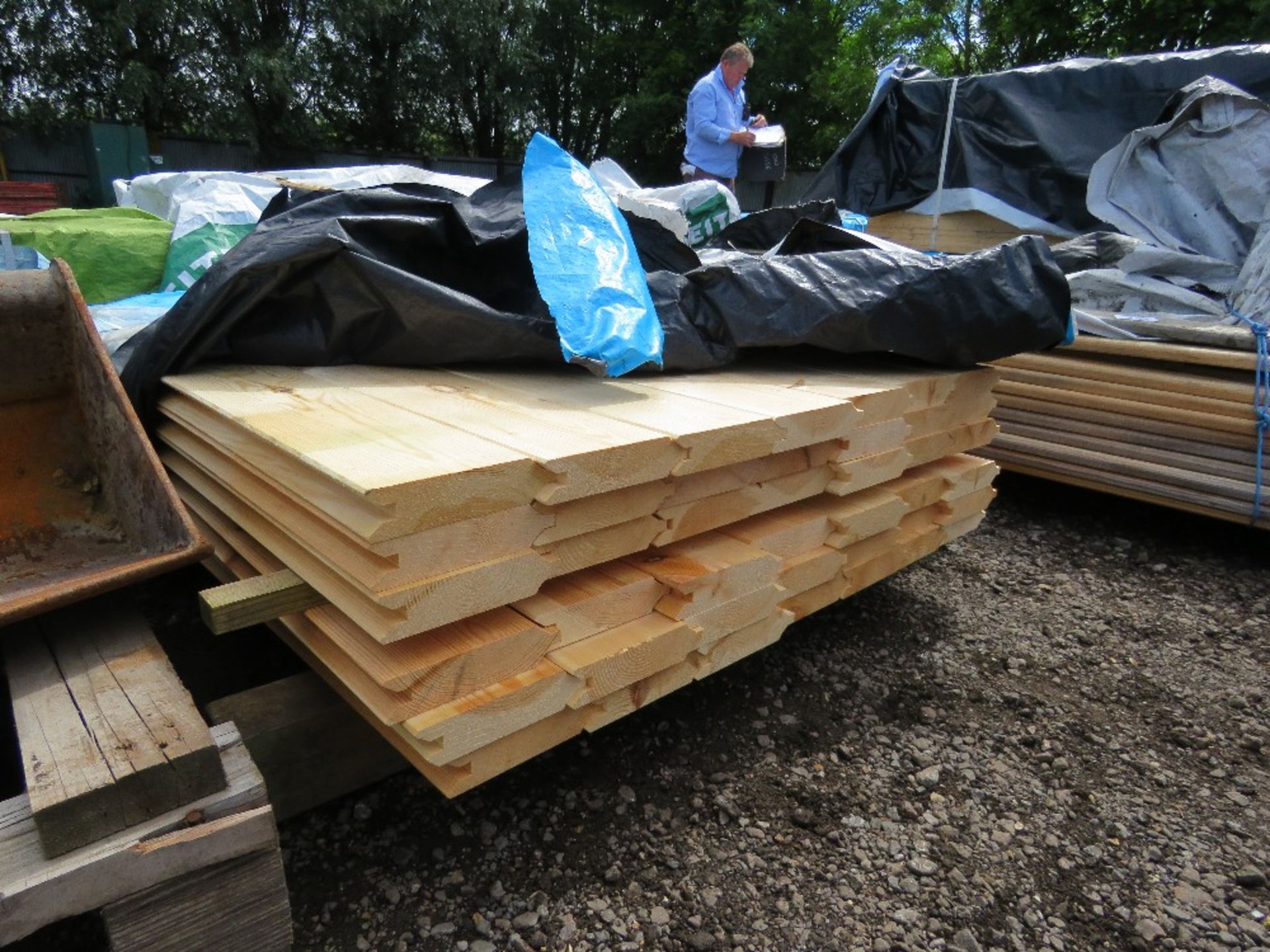 SMALL PACK OF TIMBER HEAVY DUTY UNTREATED BOARDS, 12.5CM WIDE X 3.5CM DEPTH X 1.2M LENGTH APPROX. - Image 2 of 2