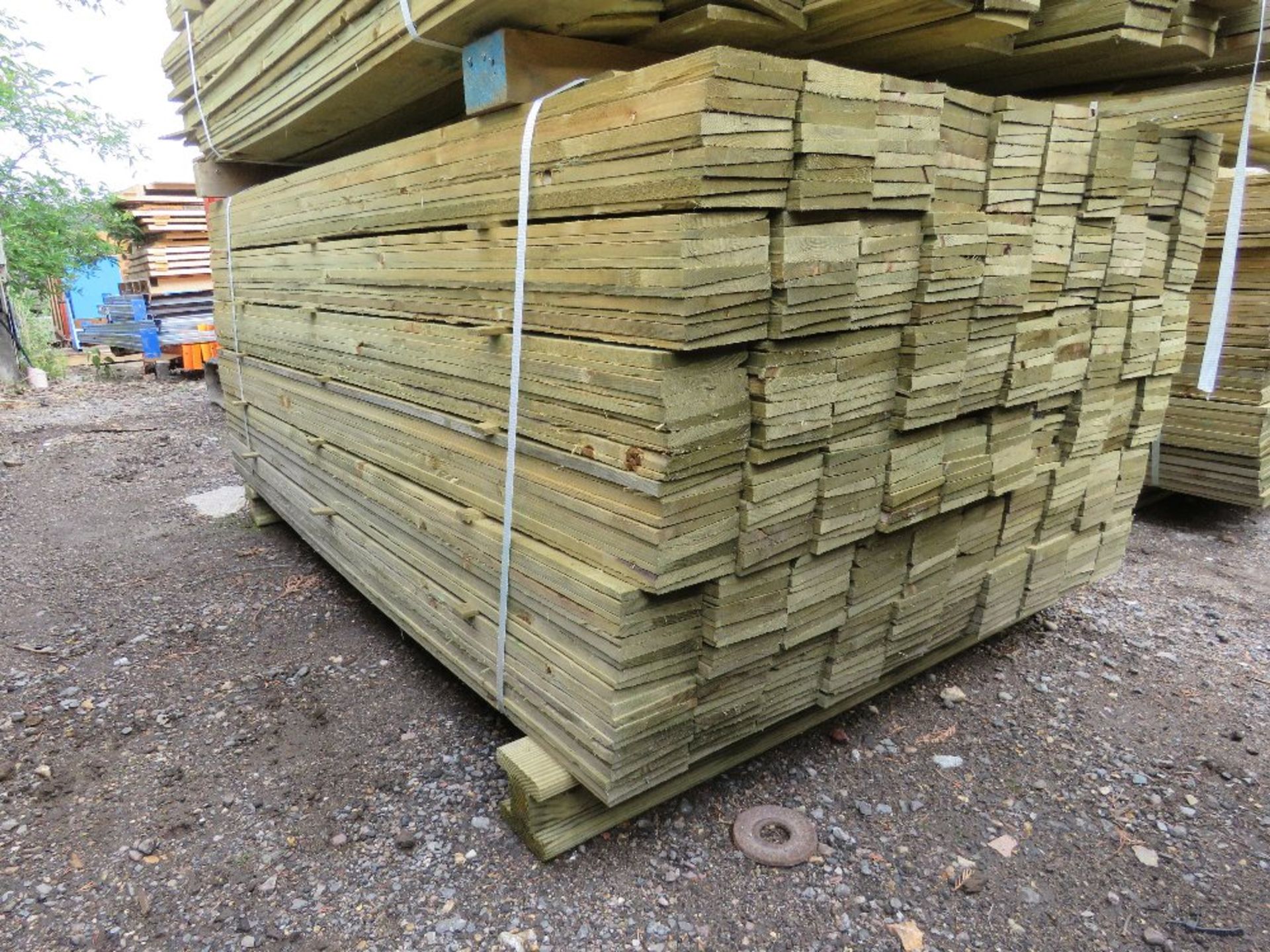 LARGE PACK OF PRESSURE TREATED FEATHER EDGE FENCE CLADDING TIMBERS. 1.80M LENGTH X 10CM WIDTH APPROX - Image 4 of 4