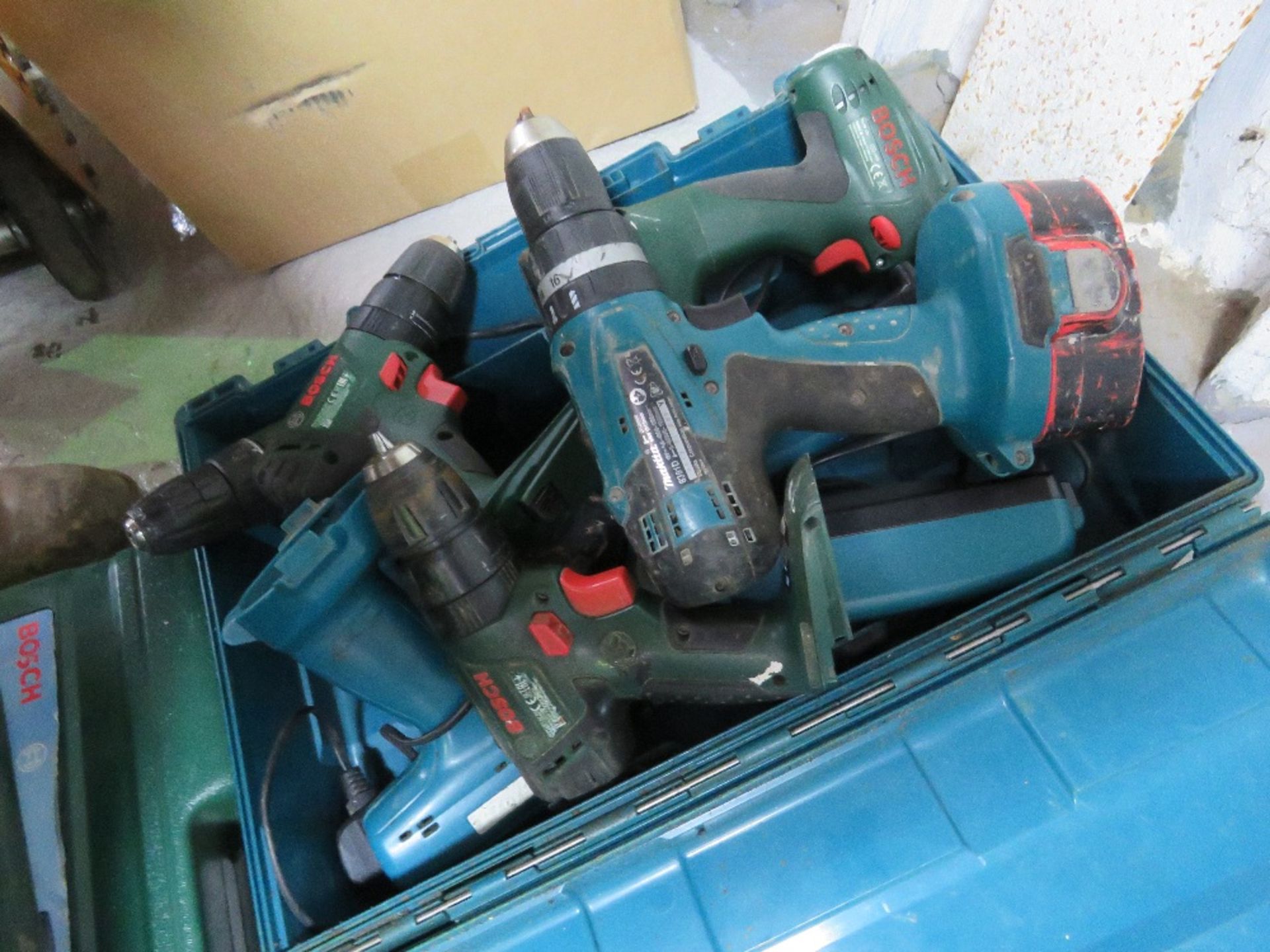 6 X BATTERY DRILLS. THIS LOT IS SOLD UNDER THE AUCTIONEERS MARGIN SCHEME, THEREFORE NO VAT WILL BE C - Image 3 of 3