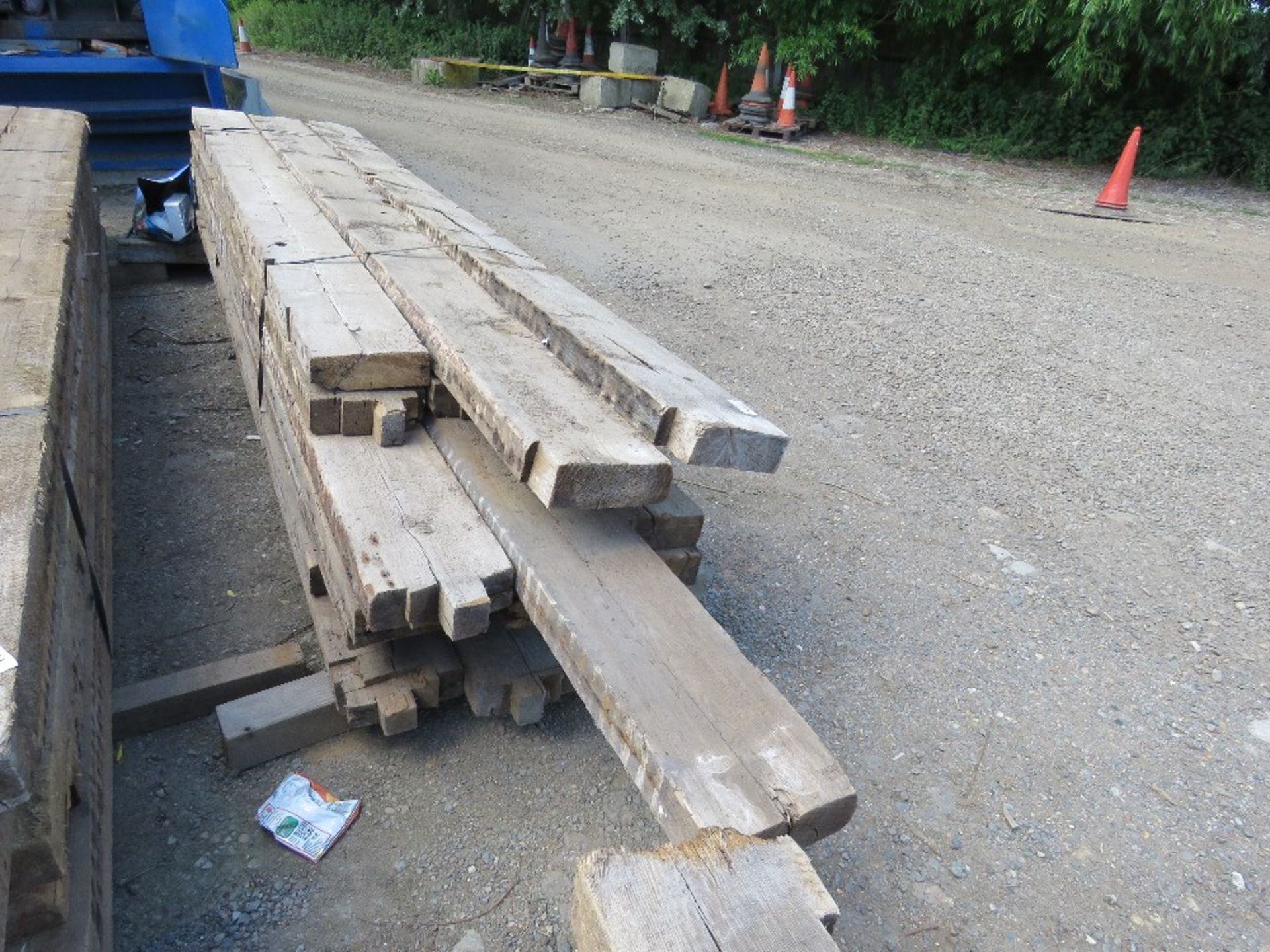 LARGE BUNDLE OF DENAILED TIMBER BEAMS/JOISTS, MAINLY 9"X3", 12-14FT LENGTH APPROX. THIS LOT IS SOLD - Image 4 of 4