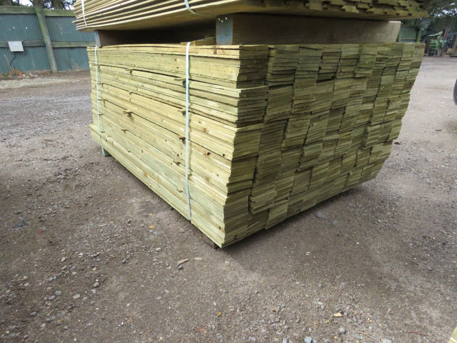 LARGE PACK OF PRESSURE TREATED FEATHER EDGE FENCE CLADDING TIMBERS. 1.80M LENGTH X 10CM WIDTH APPROX - Image 4 of 4