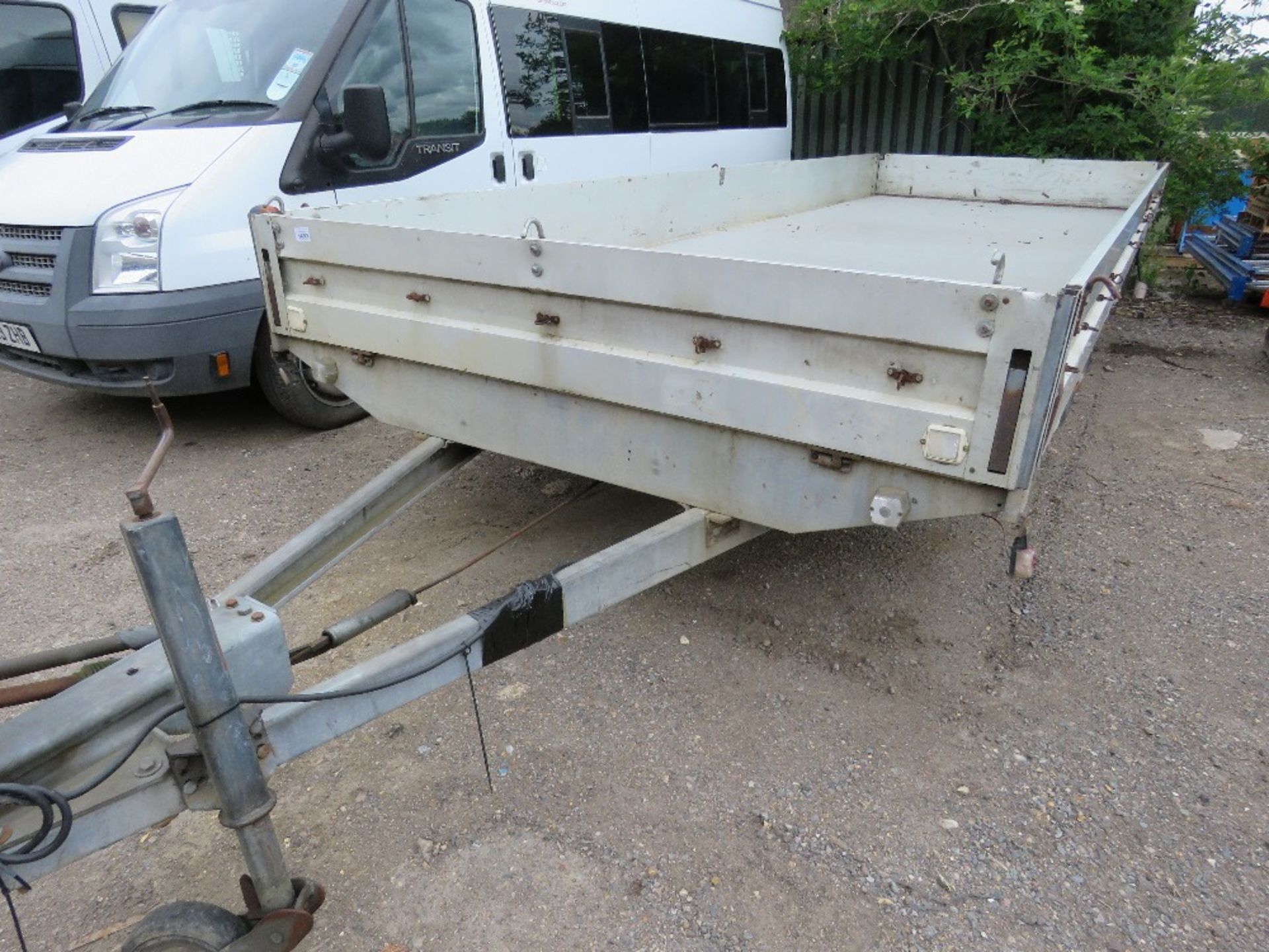 TWIN AXLED DROP SIDE TRAILER, 20FT LENGTH APPROX. THIS LOT IS SOLD UNDER THE AUCTIONEERS MARGIN SCHE - Image 3 of 10