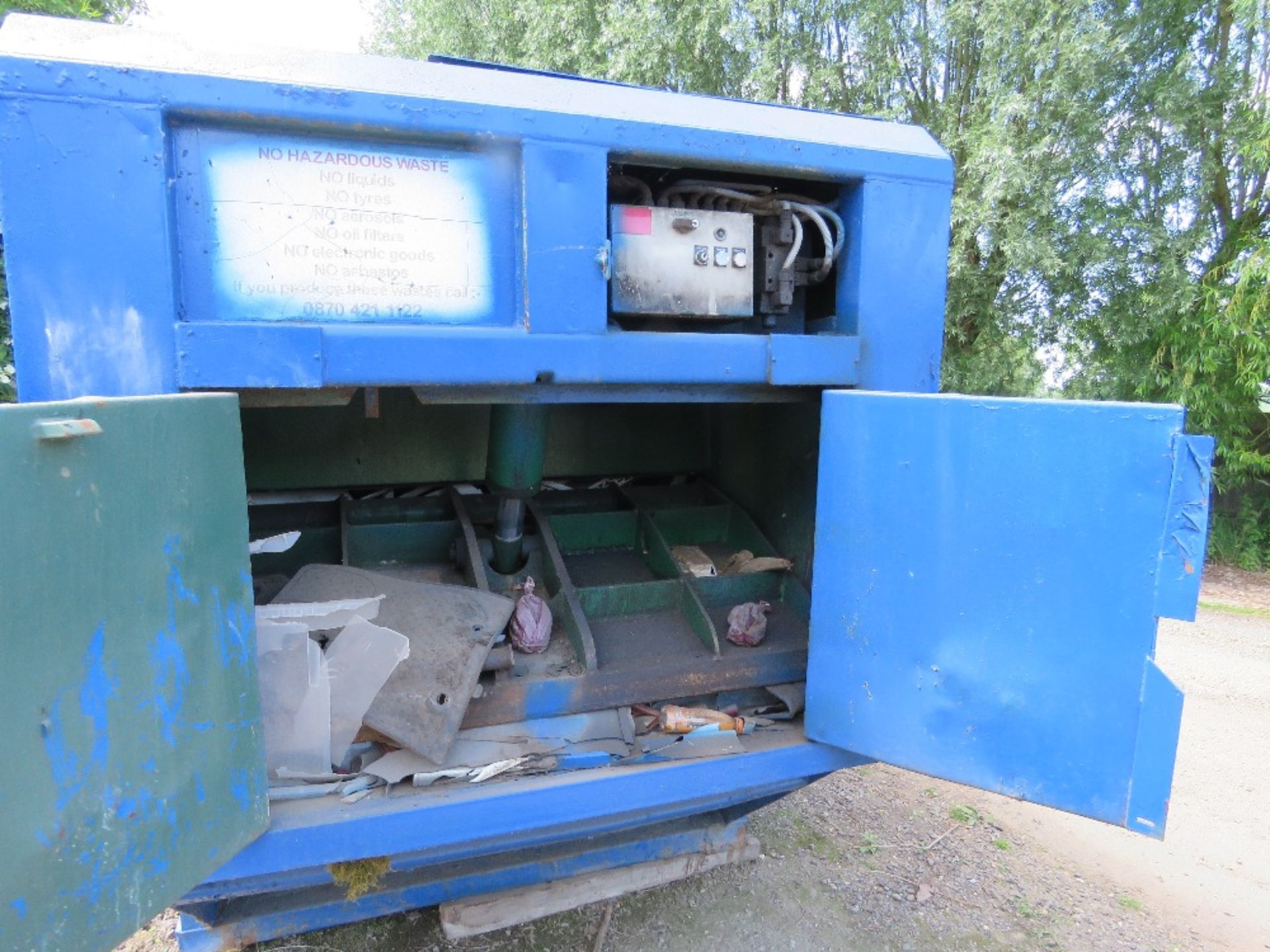 ANCHORPA SYSTEMS CHAINLIFT ENCLOSED COMPACTOR SKIP, 3PHASE POWERED. - Image 5 of 6