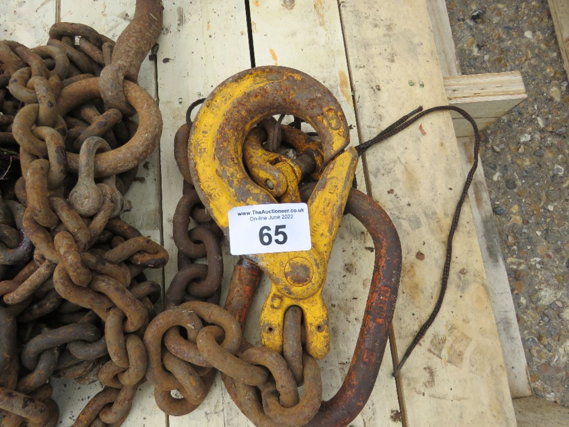 PALLET OF ASSORTED TOWING AND RECOVERY CHAINS. - Image 4 of 4