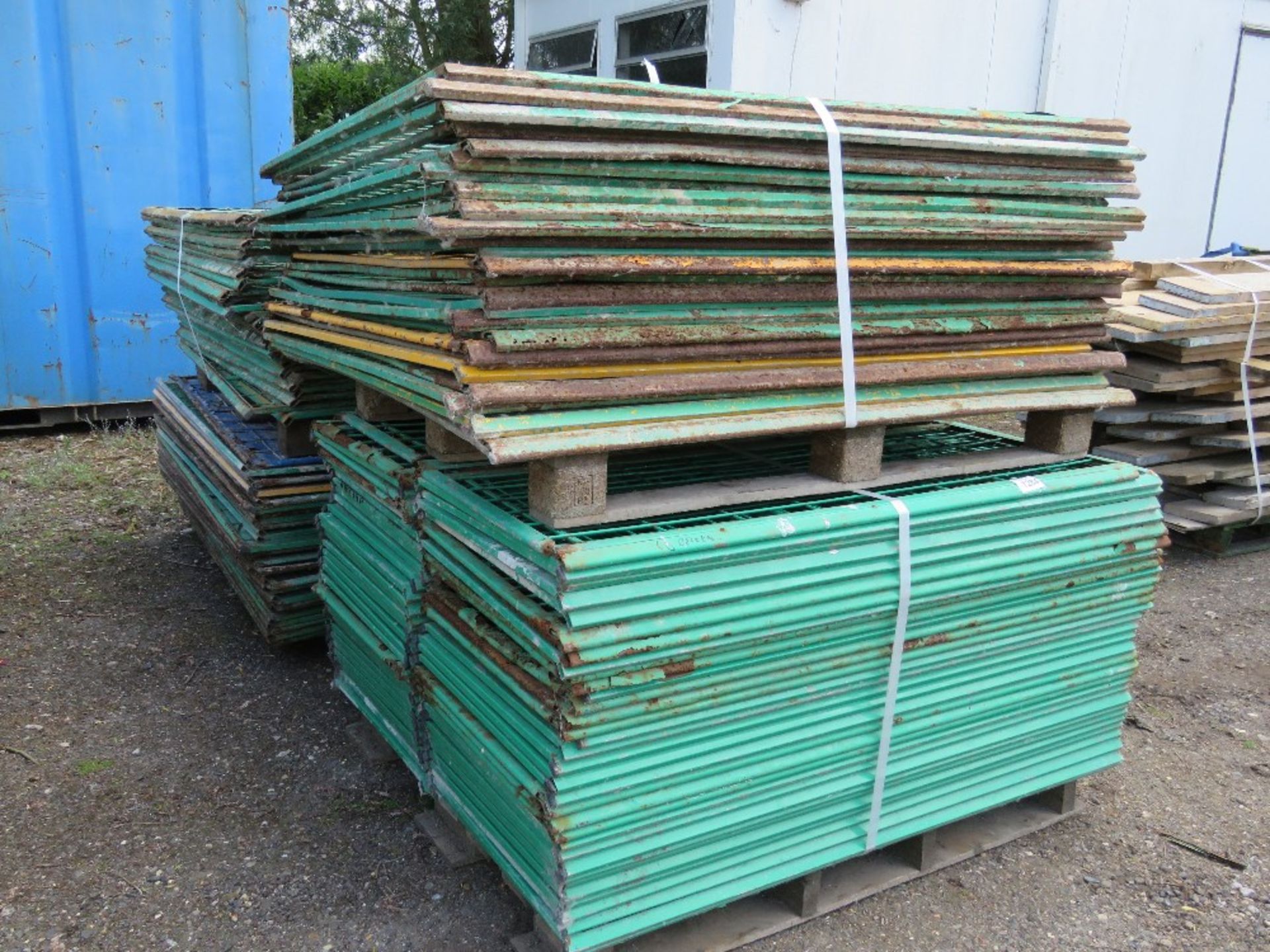 4 X PACKS OF ACROW SCAFFOLDING SAFETY MESH PANELS @ 1.26M X 1.38M APPROX. THIS LOT IS SOLD UNDER T - Image 2 of 4