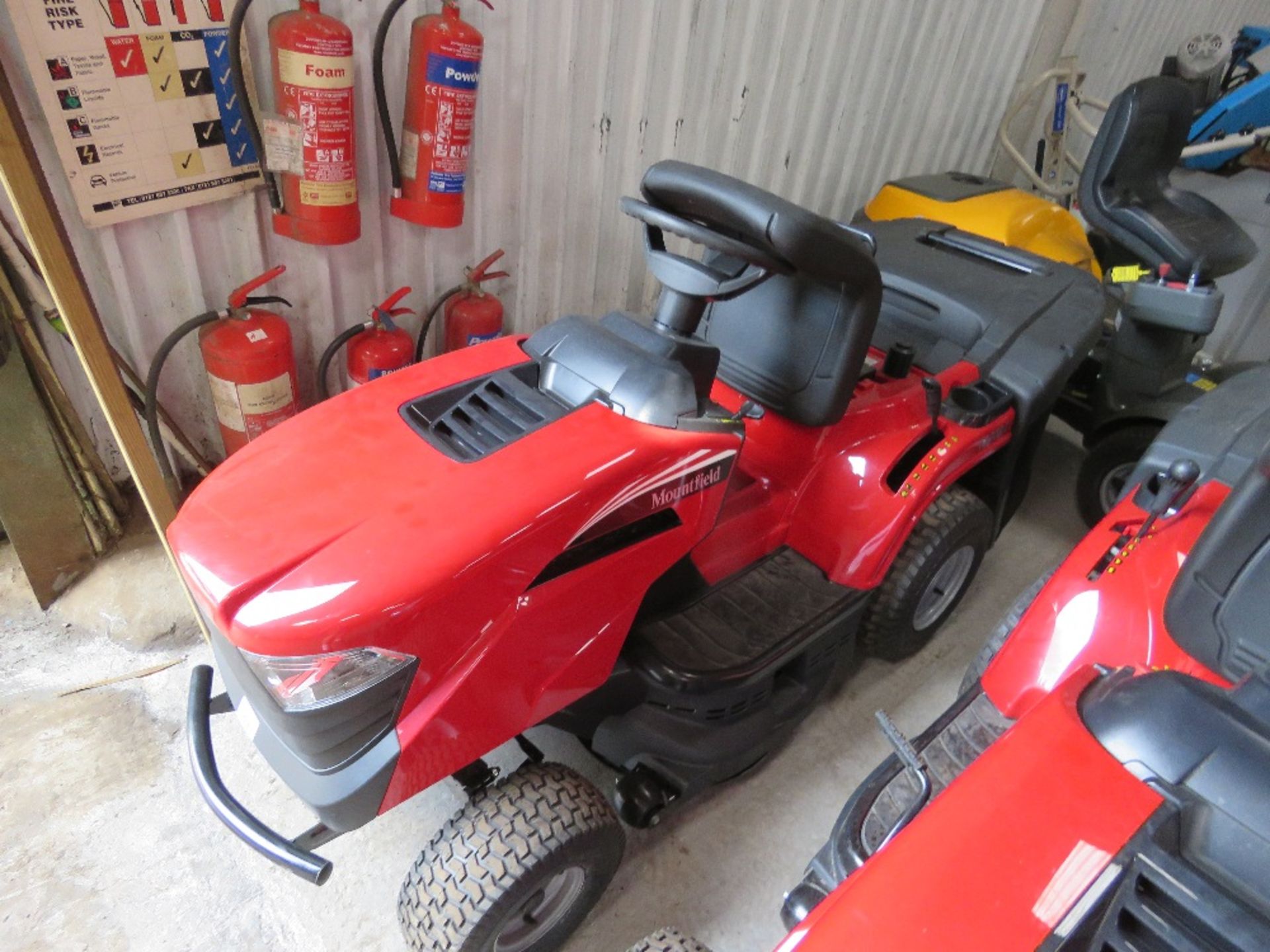 MOUNTFIELD 1330M RIDE ON MOWER WITH COLLECTOR, UNUSED. POWERED BY STIGA ST350 ENGINE. WHEN TESTED WA - Image 3 of 7