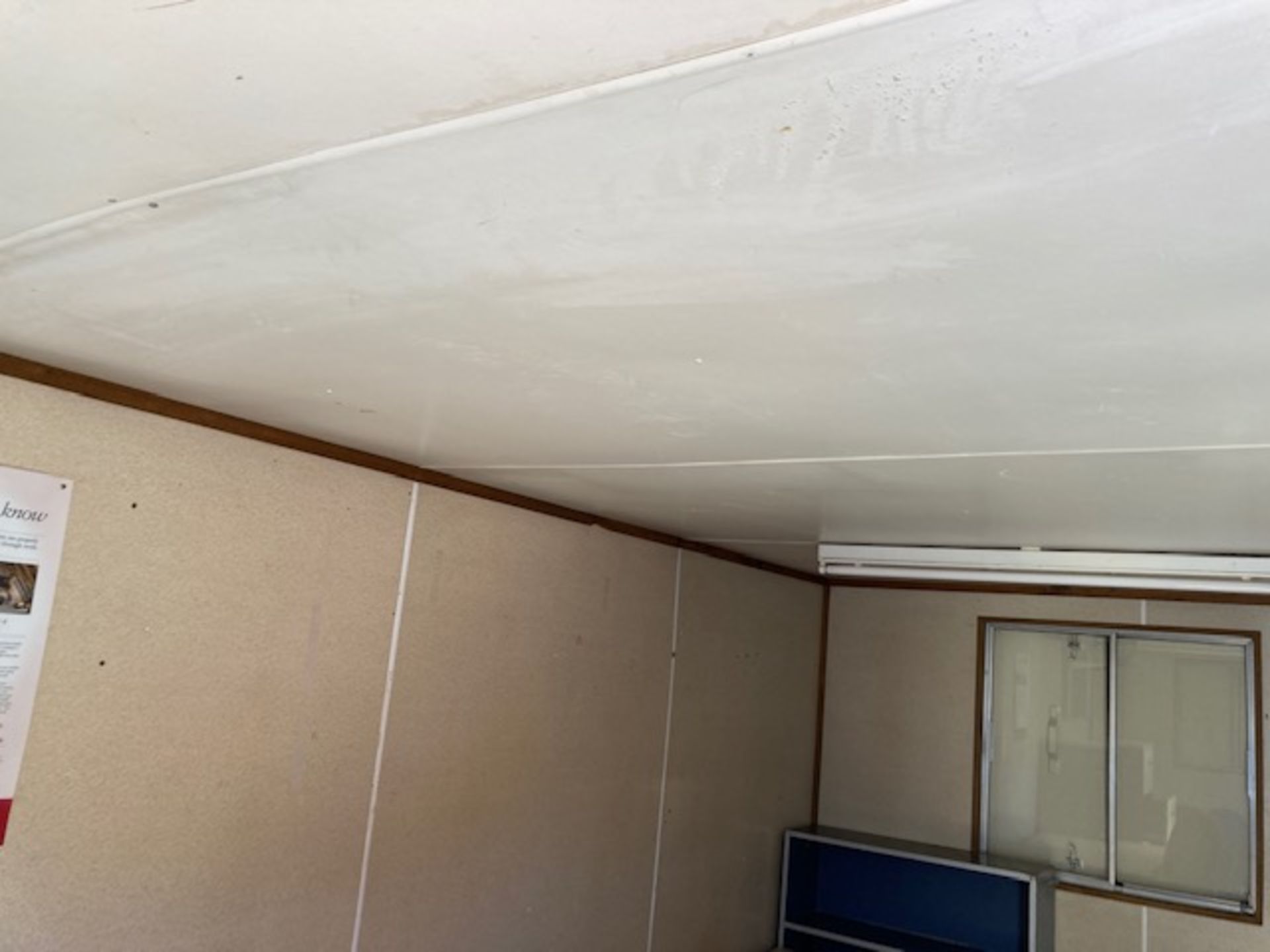 20foot length secure containerised office with key. - Image 6 of 8