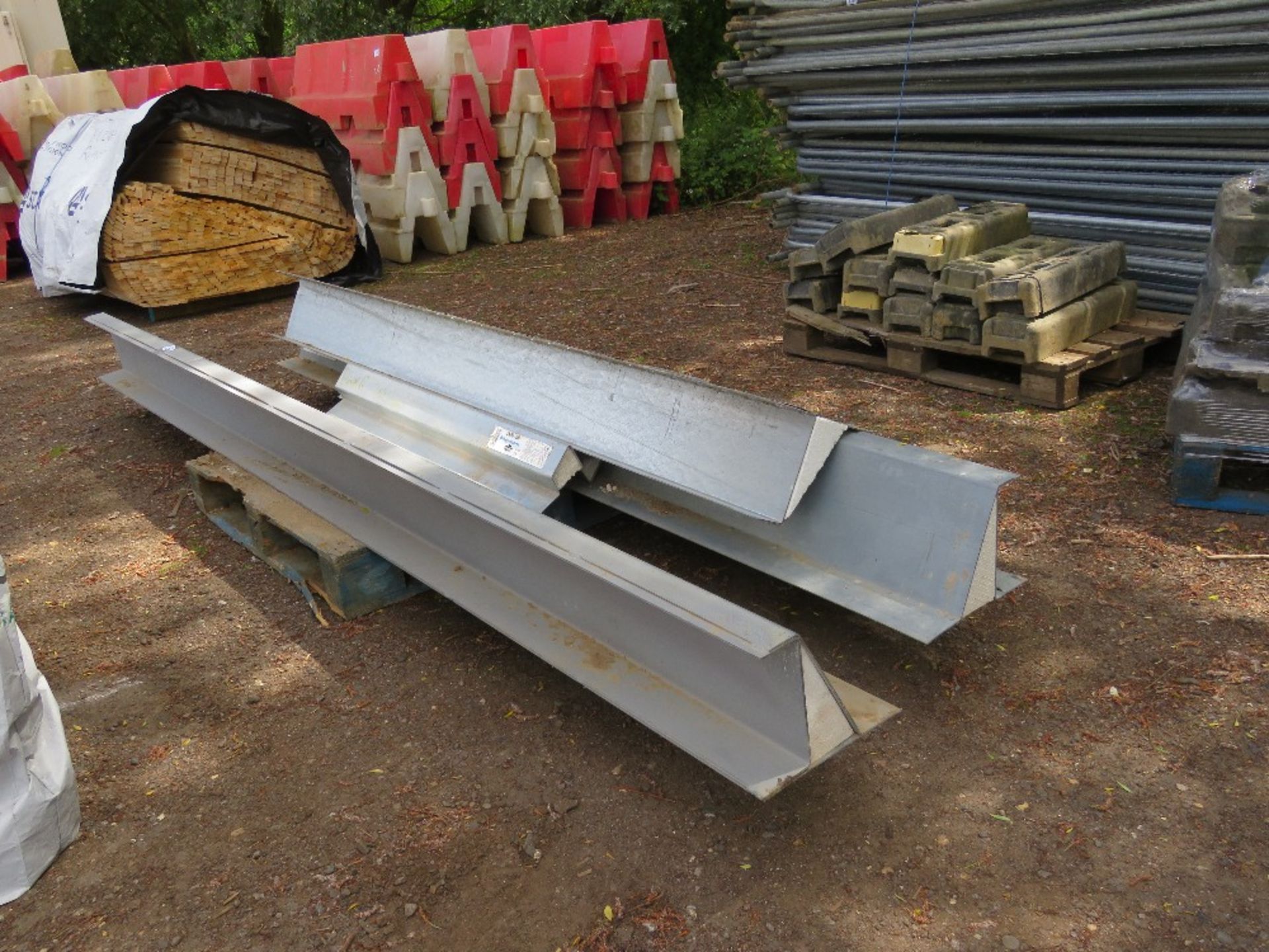 6 X STEEL LINTELS, 4FT -12FT APPROX. THIS LOT IS SOLD UNDER THE AUCTIONEERS MARGIN SCHEME, THEREFORE - Image 4 of 4