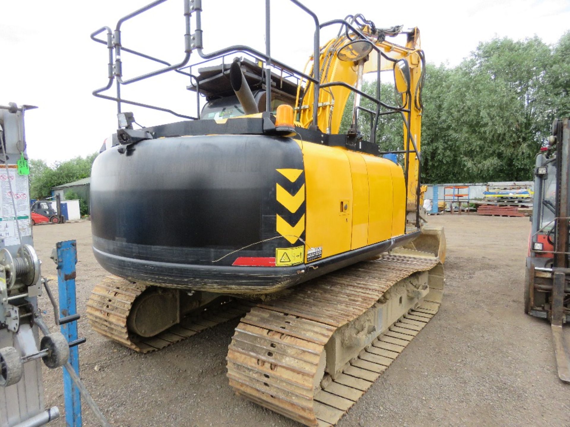 JCB JS130LC +T4F STEEL TRACKED 13 TONNE EXCAVATOR WITH 3 BUCKETS, YEAR 2017. 10% BP ON THIS LOT!! - Image 11 of 14