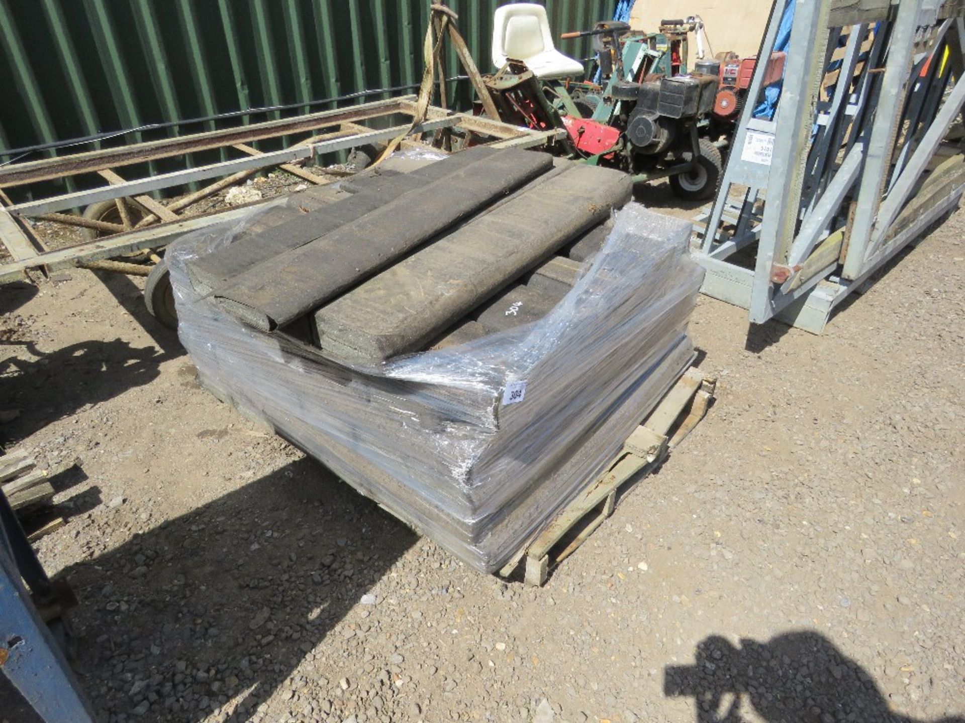 PALLET CONTAINING APPROXIMATELY 34NO ROLLS OF SARKING/UNDERLAY FELT. THIS LOT IS SOLD UNDER THE AUCT - Image 2 of 3