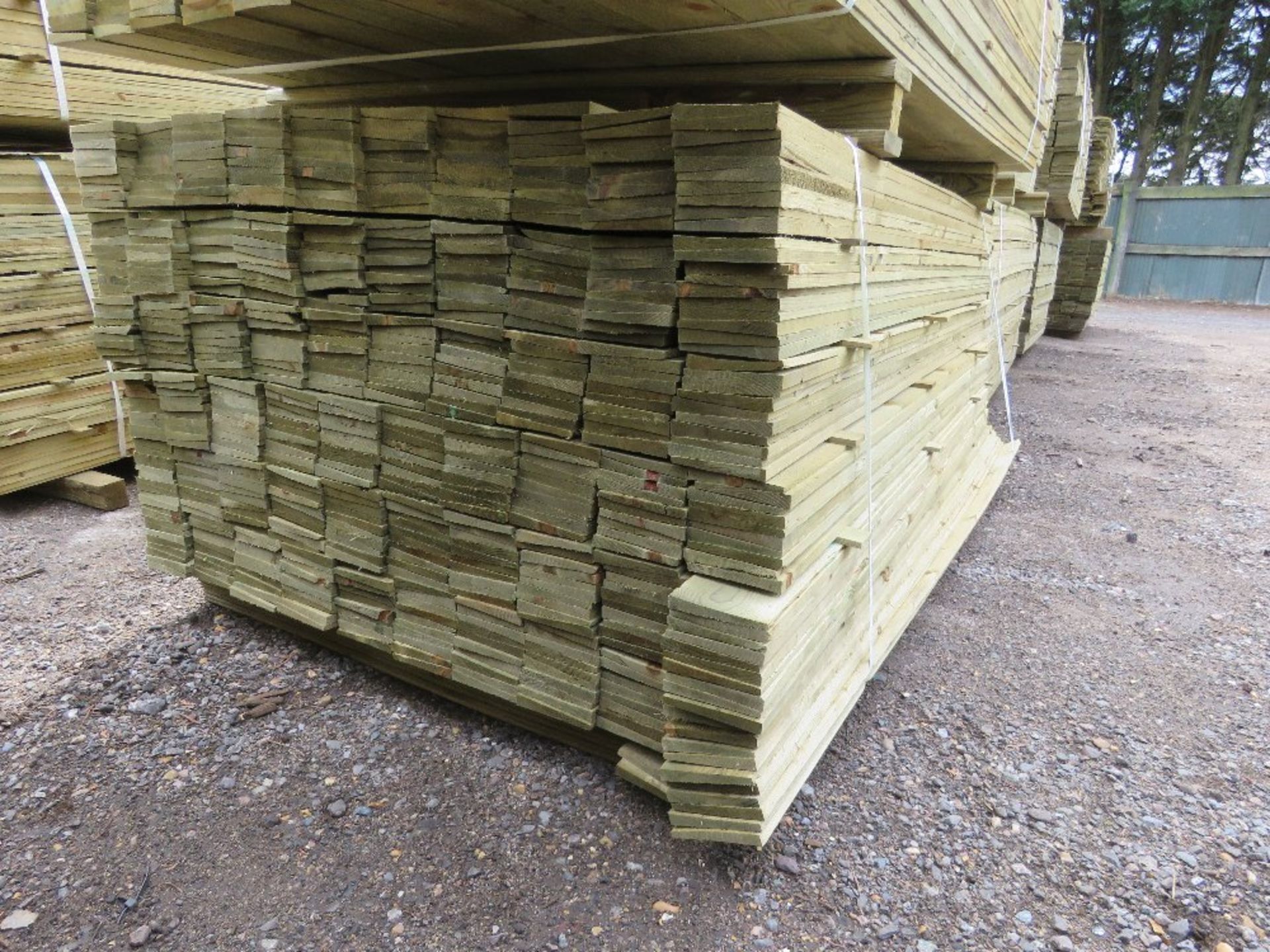 LARGE PACK OF PRESSURE TREATED FEATHER EDGE FENCE CLADDING TIMBERS. 1.80M LENGTH X 10CM WIDTH APPROX - Image 4 of 4