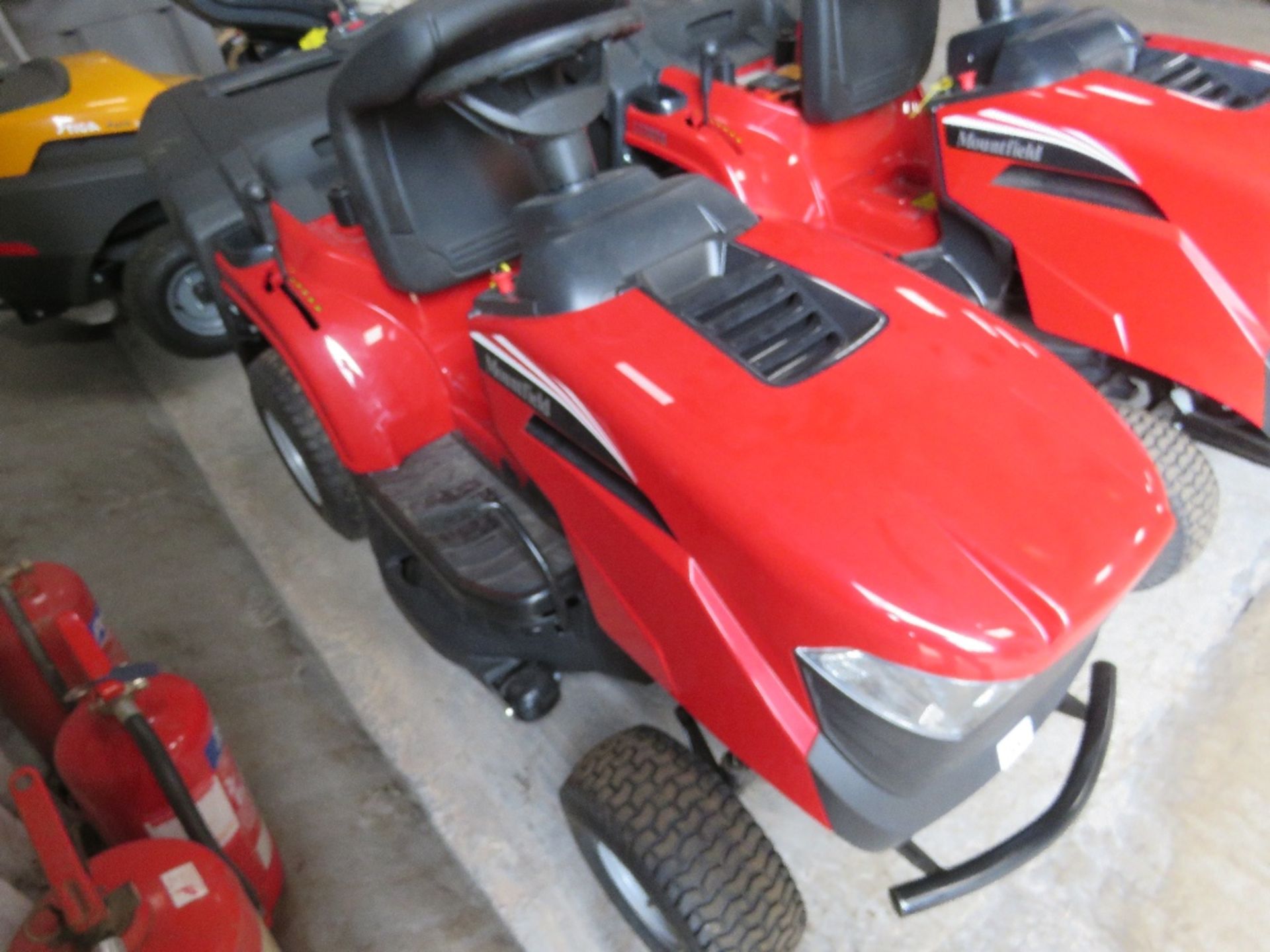 MOUNTFIELD 1330M RIDE ON MOWER WITH COLLECTOR, UNUSED. POWERED BY STIGA ST350 ENGINE. WHEN TESTED WA