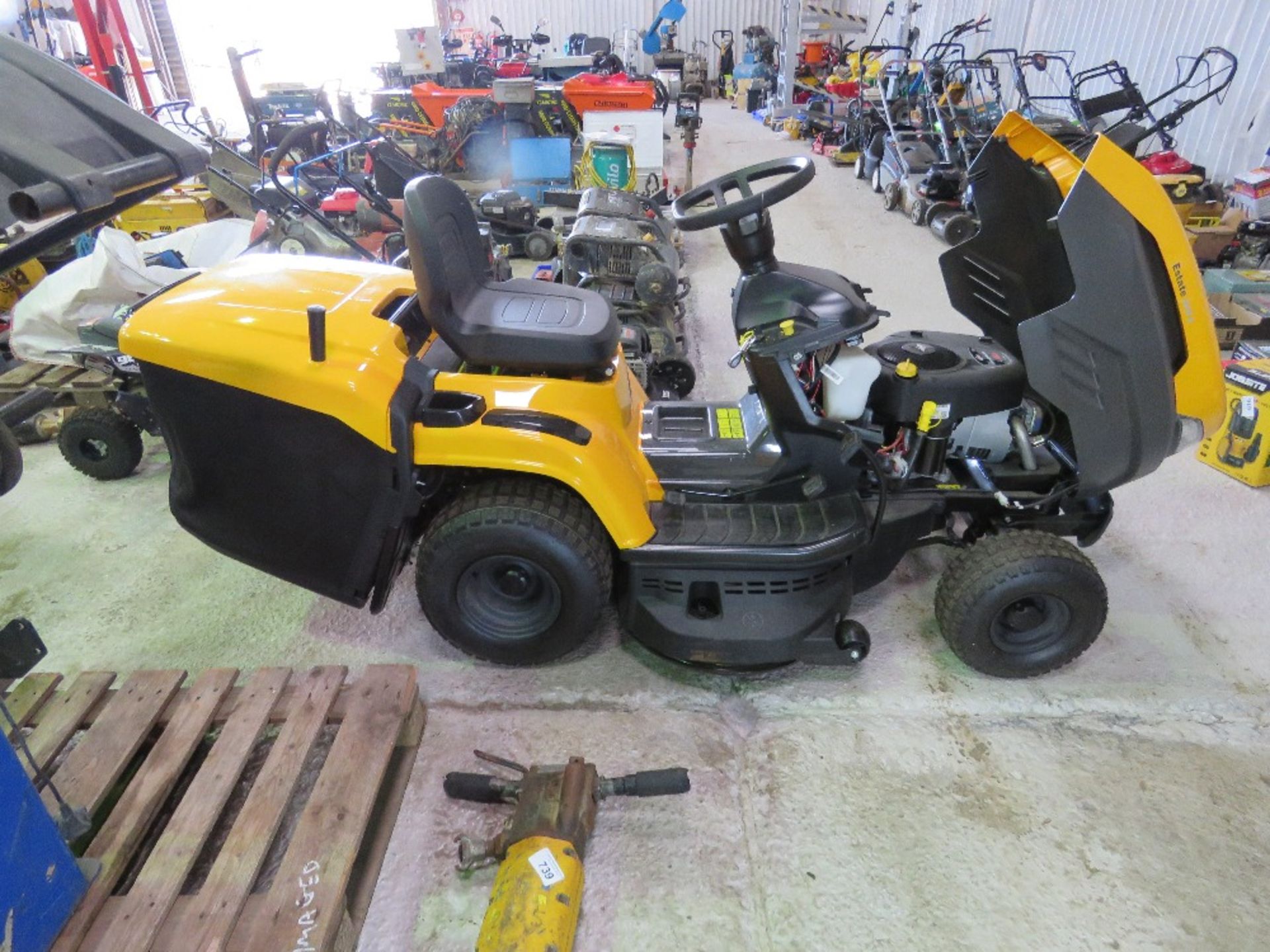 STIGA ESTATE 3098H RIDE ON MOWER, YEAR 2020, SHOP SOILED STOCK, UNUSED. WITH COLLECTOR. HYDRO DRIVE. - Image 7 of 7
