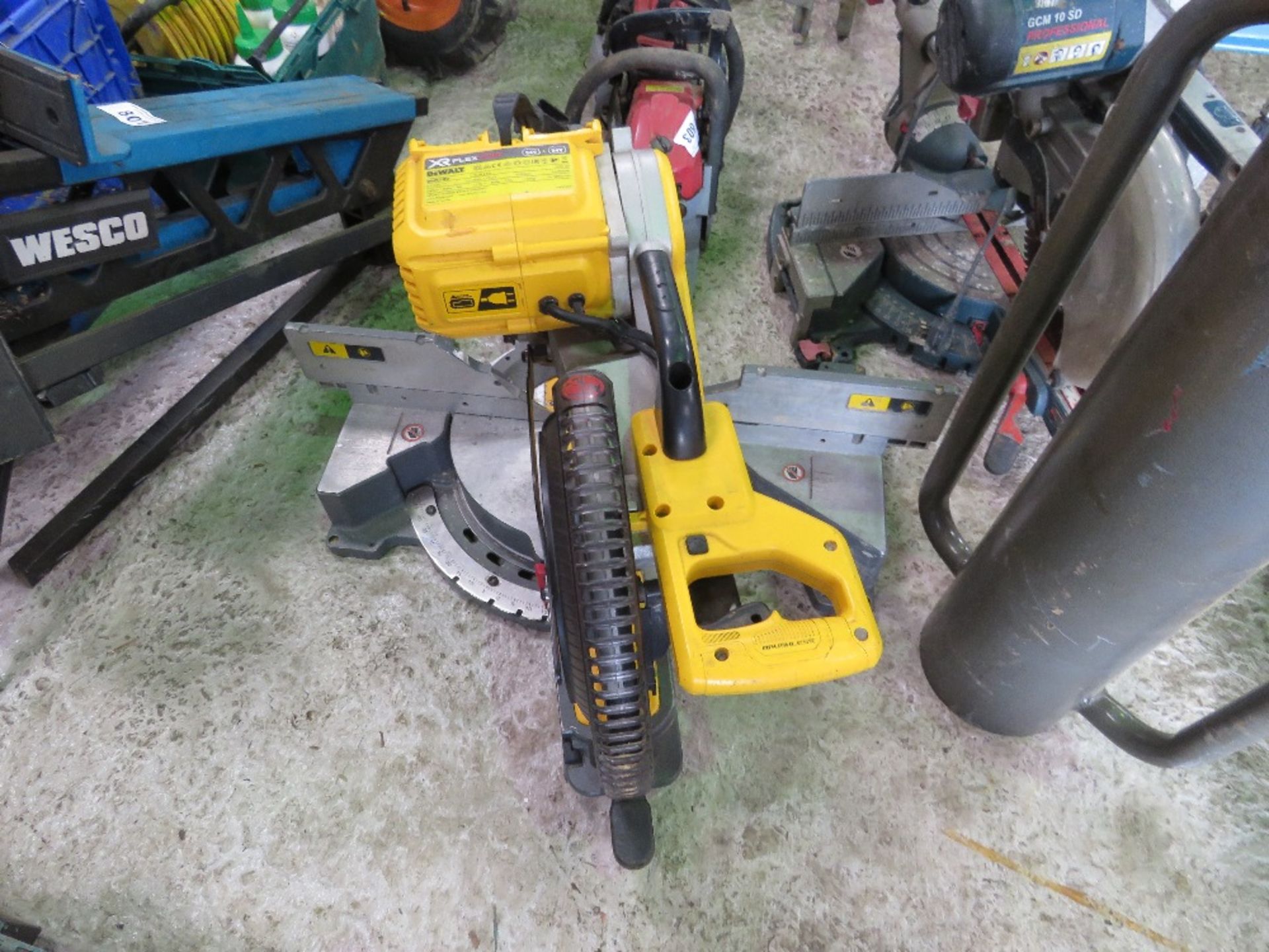 DEWALT DHS780 MITRE BATTERY SAW. NO BATTERIES OR CHARGER, UNTESTED. - Image 2 of 4