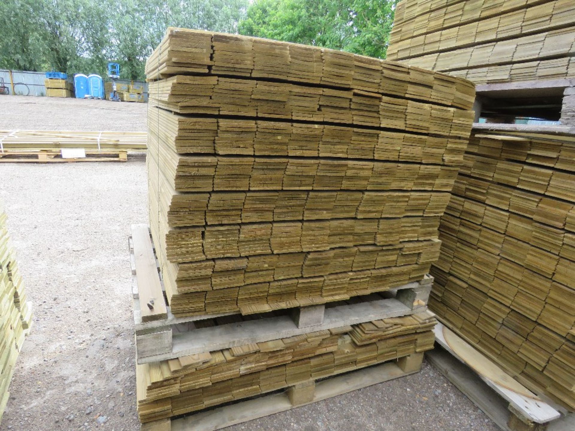 2 X PALLETS OF HIT AND MISS CLADDING TIMBERS, 0.83M LENGTH X 95MM WIDTH APPROX. - Image 4 of 4