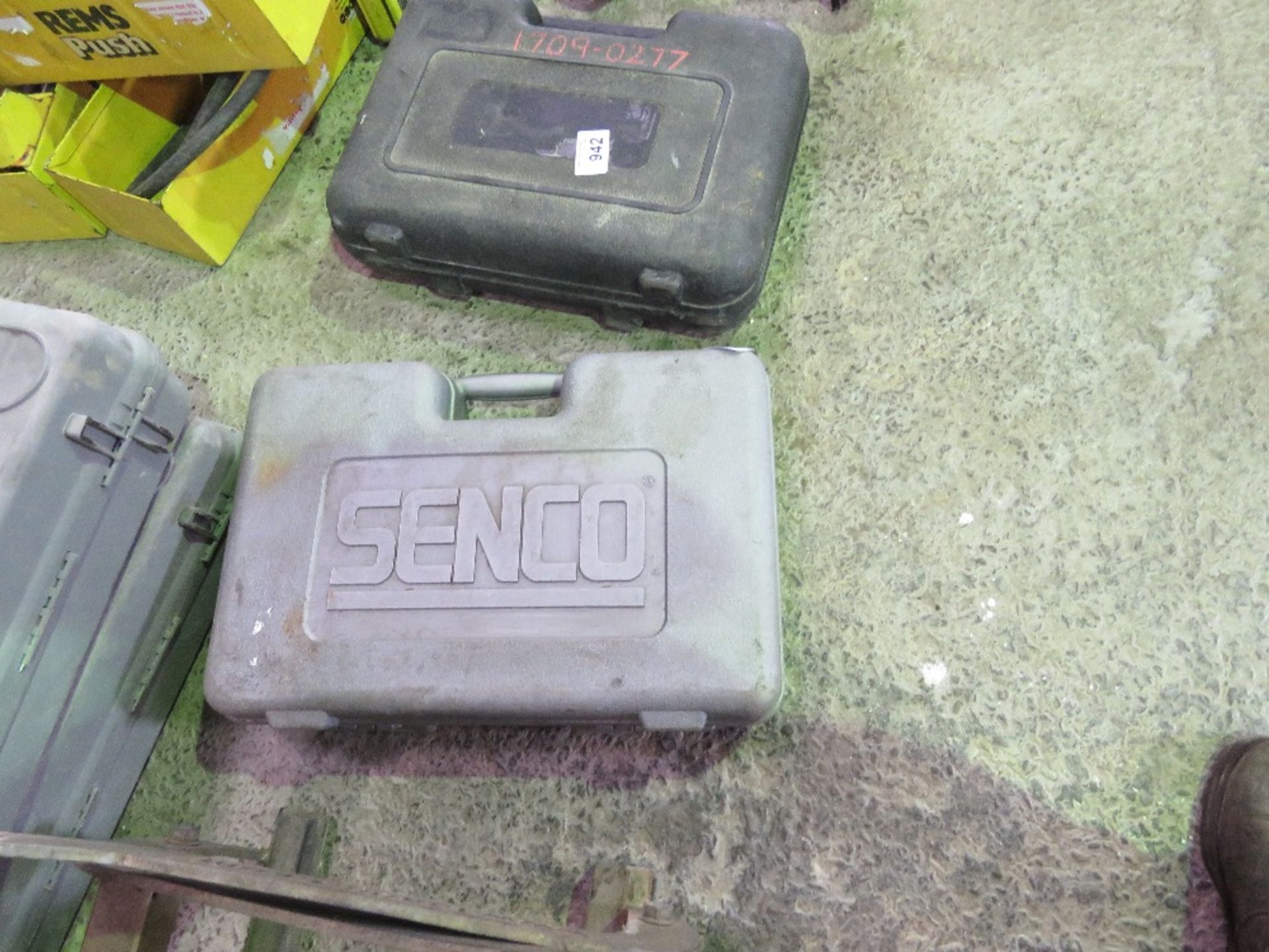 SENCO BATTERY TOOL SET IN A BOX. - Image 2 of 4