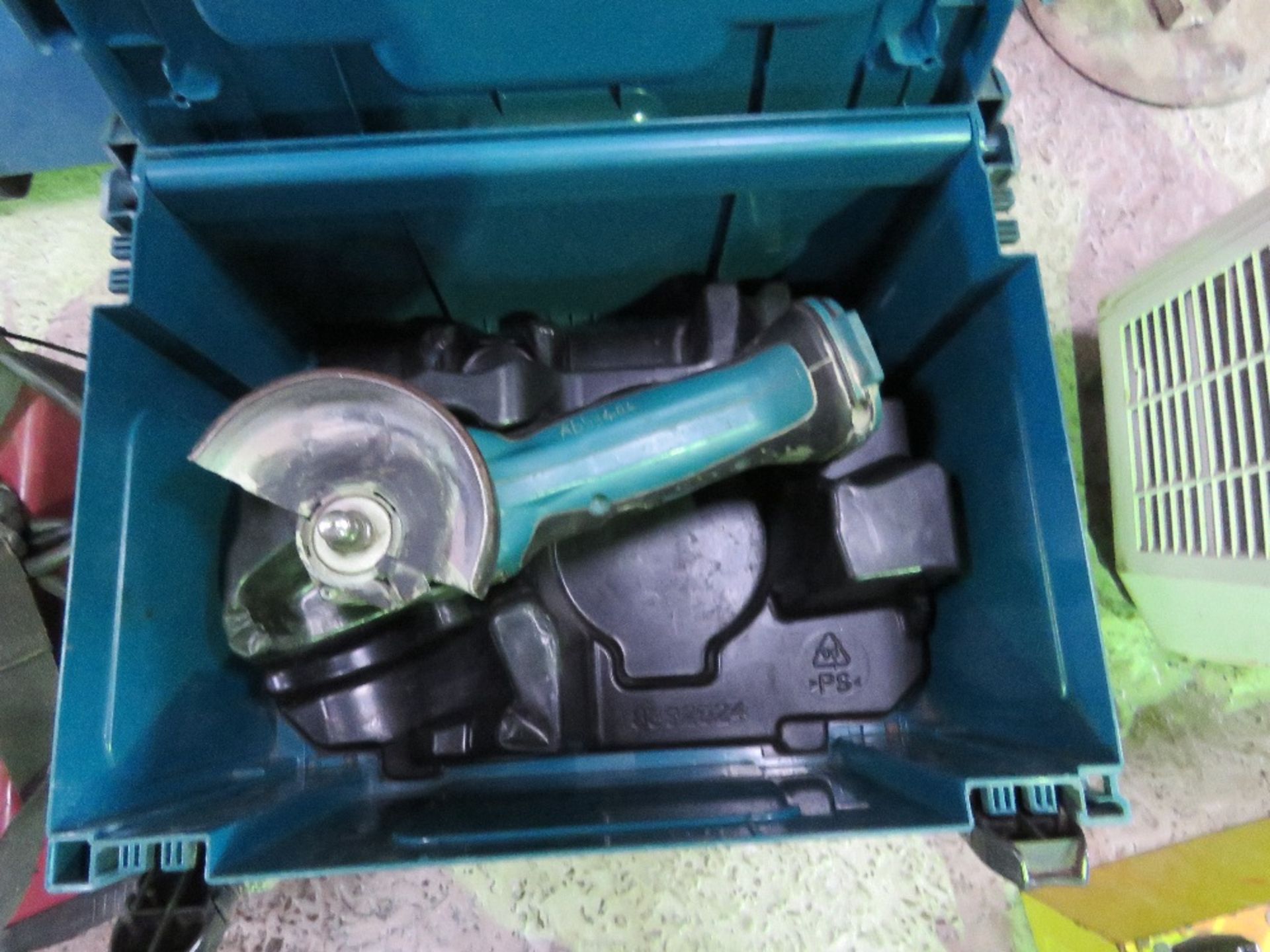 2 X MAKITA BOXED TOOLS: BATTERY NUT GUN AND GRINDER, NO BATTERIES/CHARGERS. - Image 2 of 4