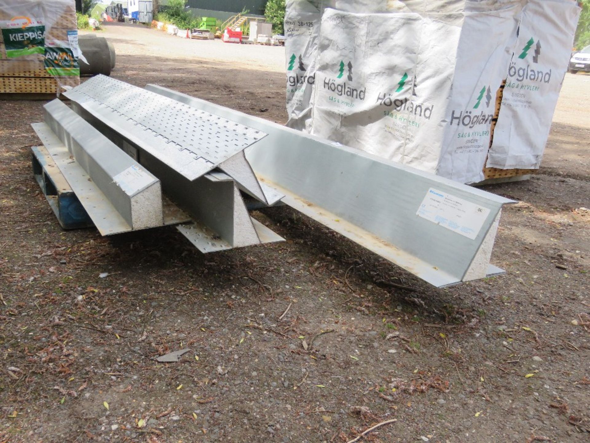 6 X STEEL LINTELS, 4FT -12FT APPROX. THIS LOT IS SOLD UNDER THE AUCTIONEERS MARGIN SCHEME, THEREFORE - Image 2 of 4