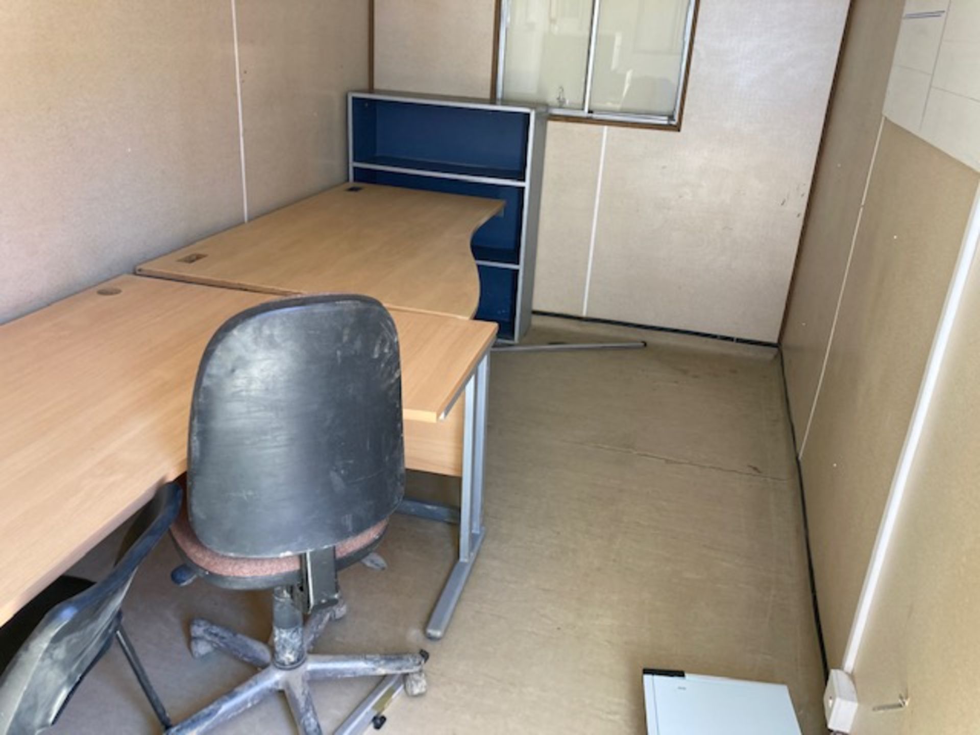 20foot length secure containerised office with key. - Image 7 of 8