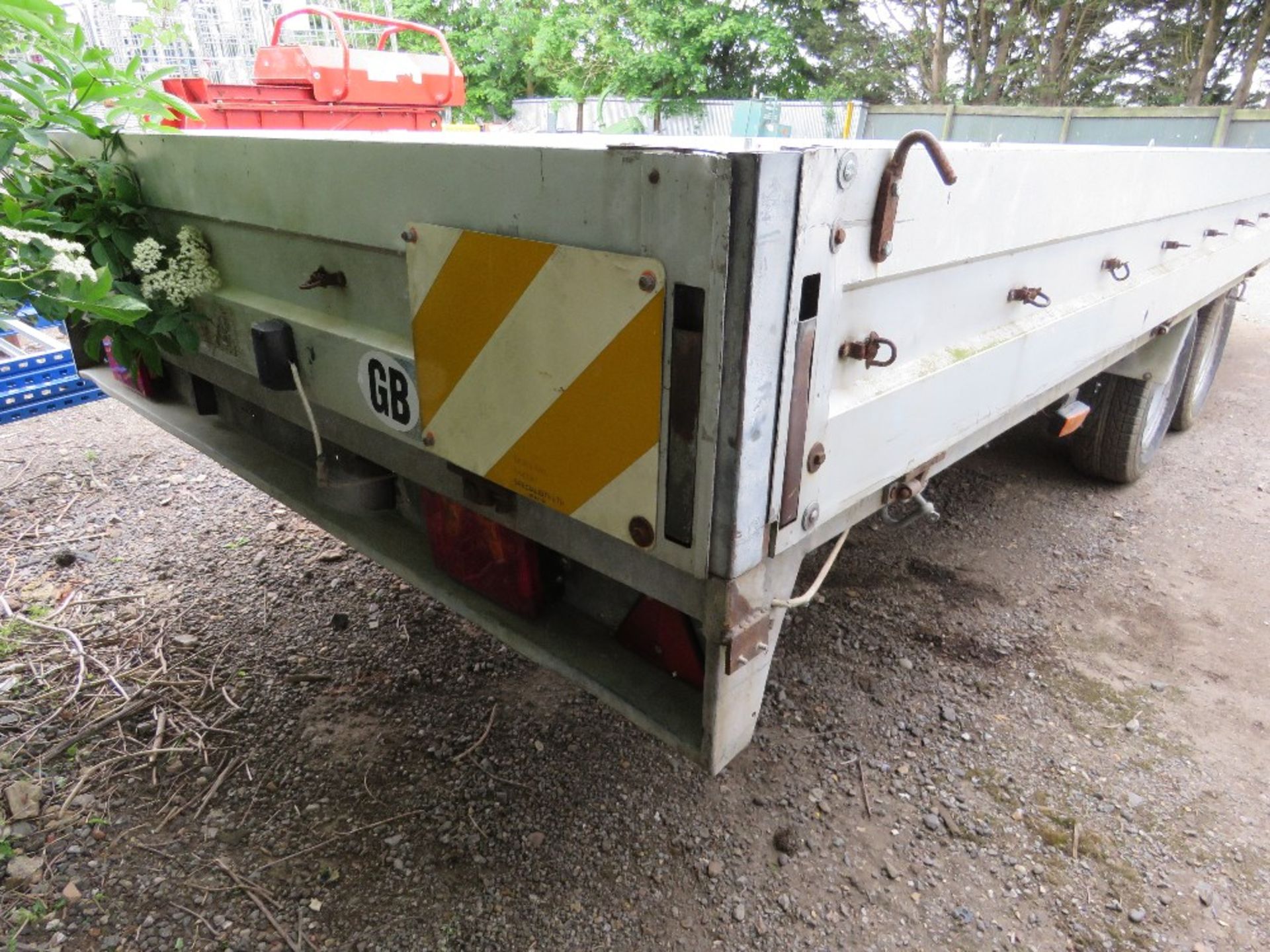 TWIN AXLED DROP SIDE TRAILER, 20FT LENGTH APPROX. THIS LOT IS SOLD UNDER THE AUCTIONEERS MARGIN SCHE - Image 10 of 10