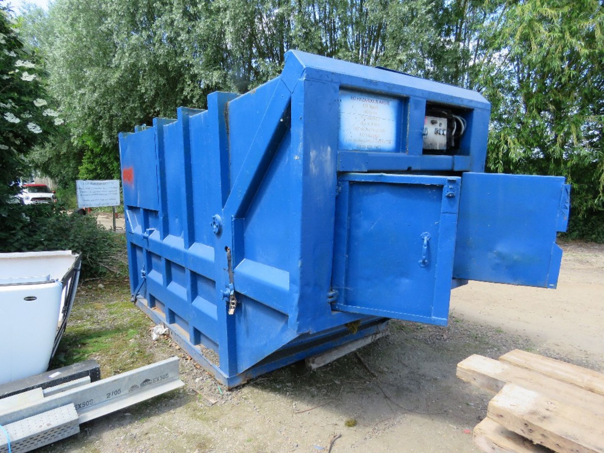 ANCHORPA SYSTEMS CHAINLIFT ENCLOSED COMPACTOR SKIP, 3PHASE POWERED. - Image 4 of 6