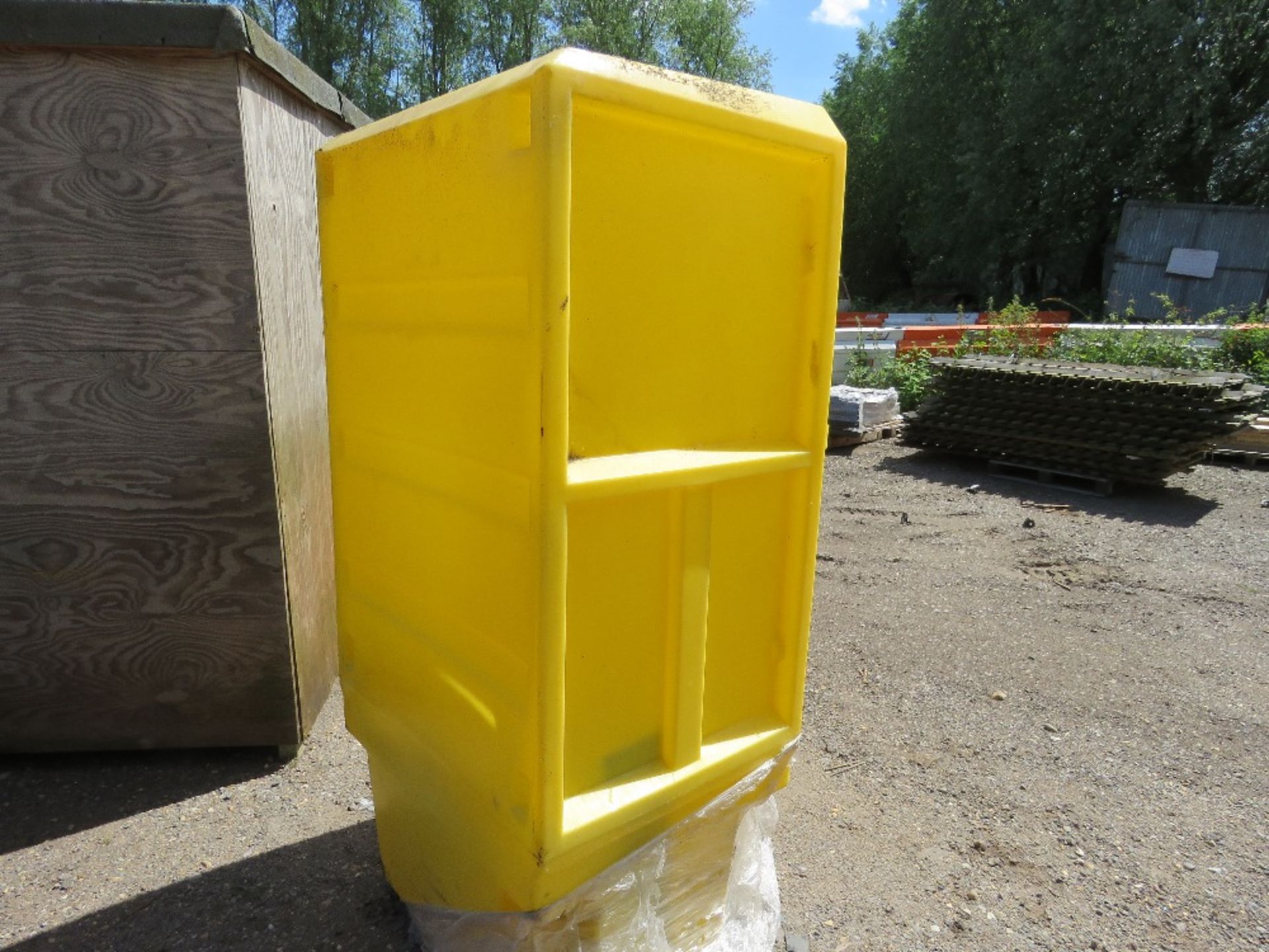 ROMOLD BUNDED COSSH DRUM STORE UNIT, UNUSED. THIS LOT IS SOLD UNDER THE AUCTIONEERS MARGIN SCHEME, T - Image 5 of 6