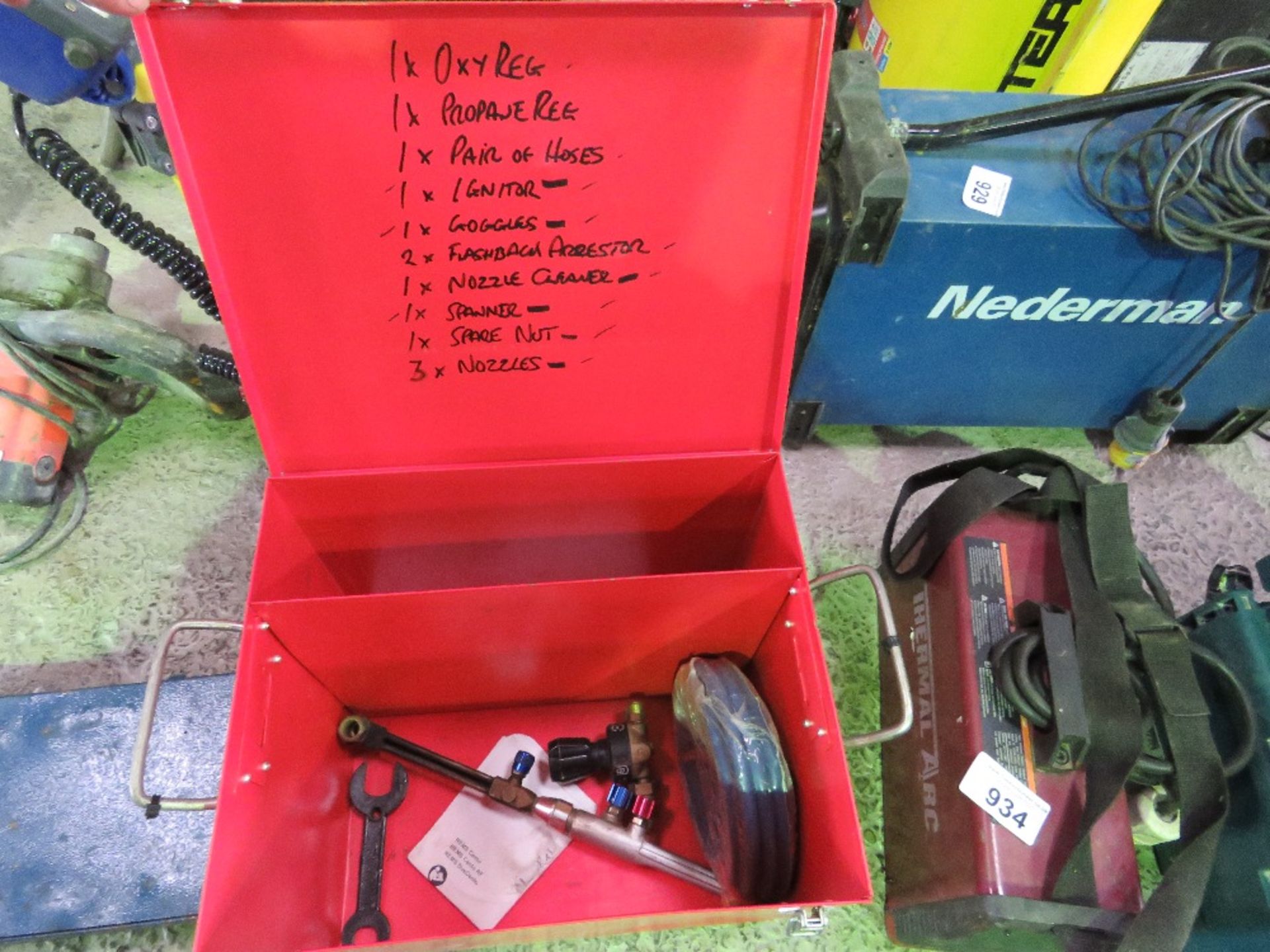 BOX OF ASSORTED GAS CUTTING EQUIMPENT ETC. - Image 3 of 3