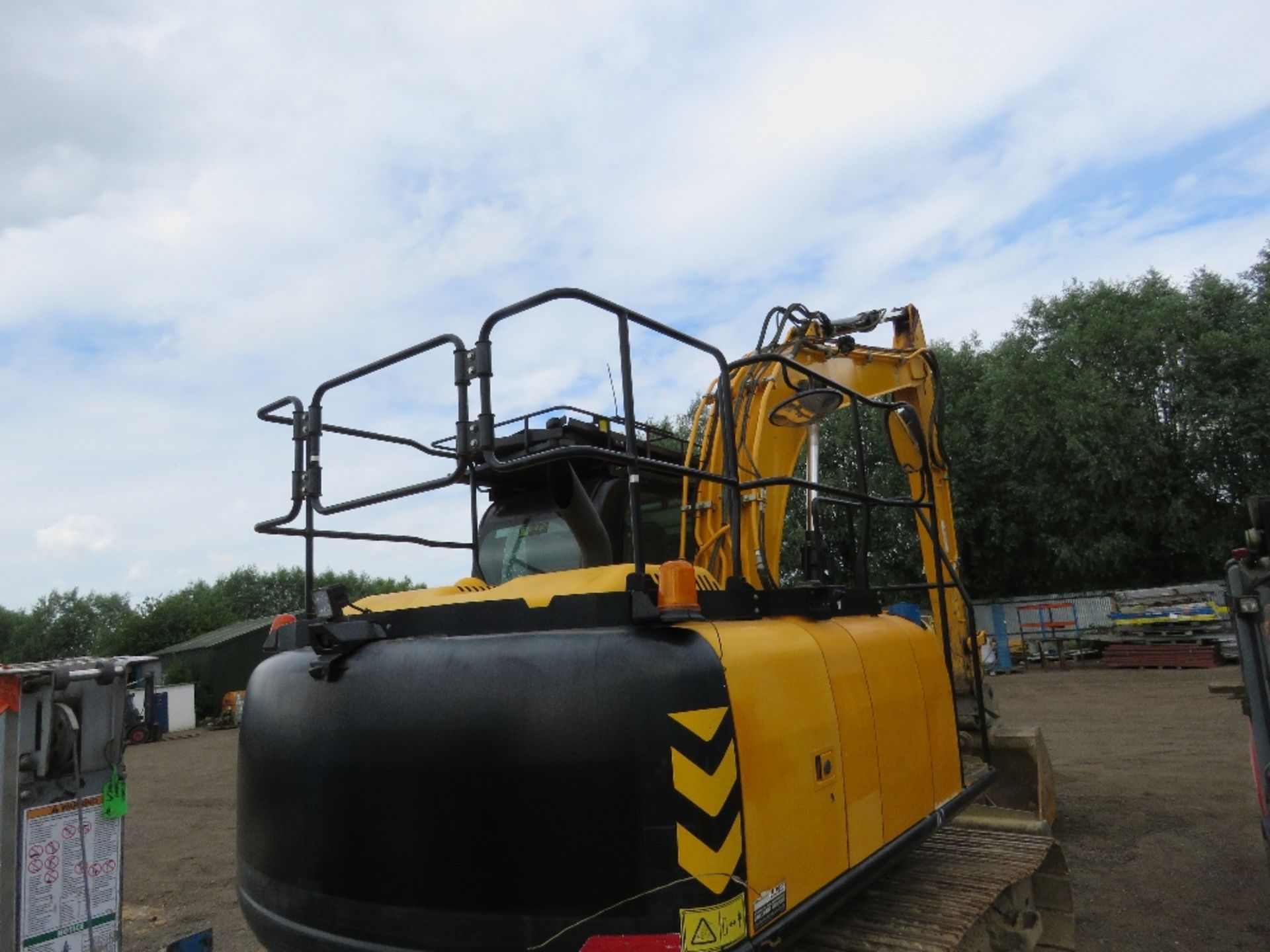 JCB JS130LC +T4F STEEL TRACKED 13 TONNE EXCAVATOR WITH 3 BUCKETS, YEAR 2017. 10% BP ON THIS LOT!! - Image 3 of 14