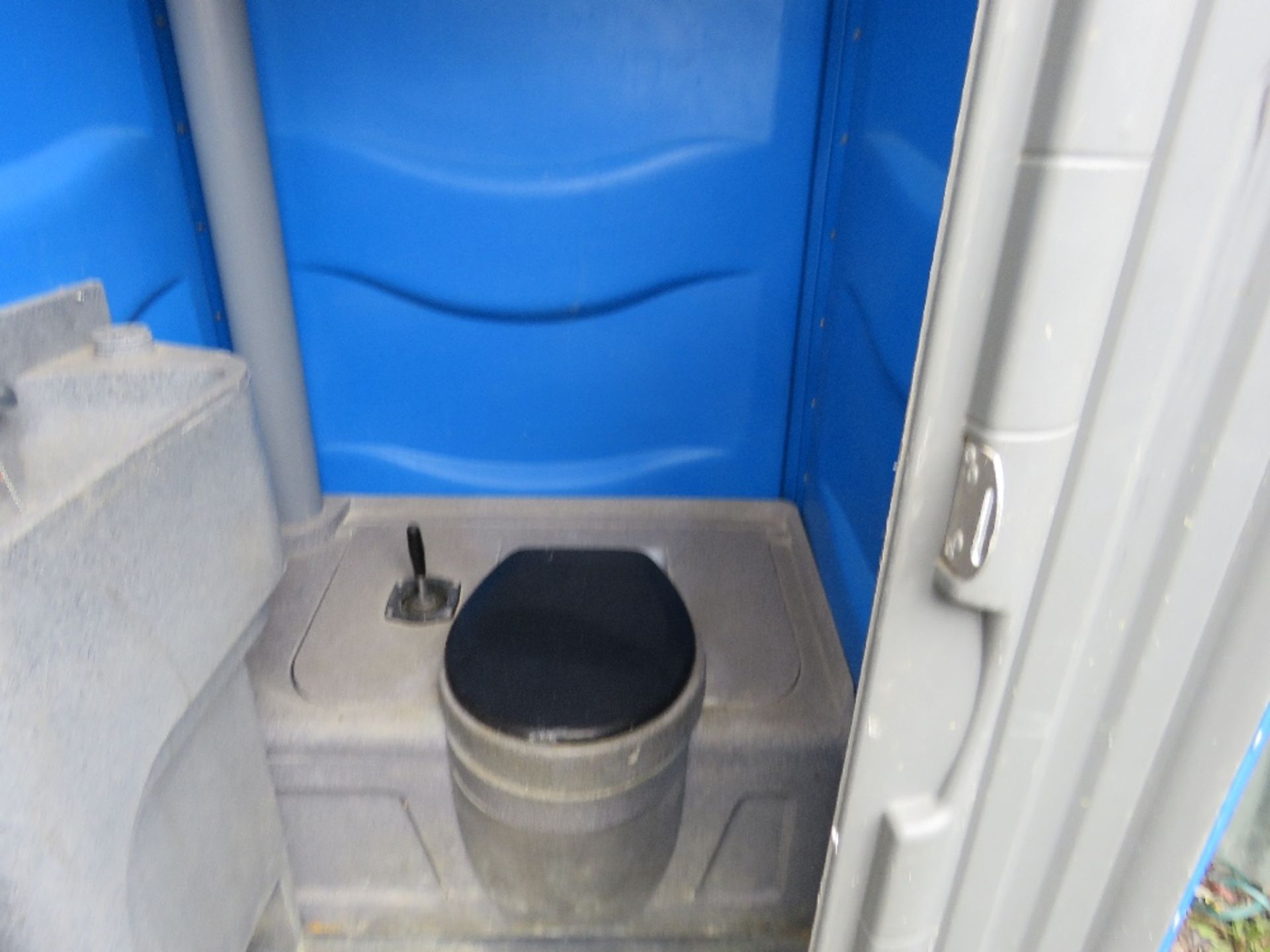 PORTABLE SITE TOILET. - Image 4 of 5