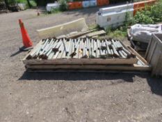 2 X PALLETS CONTAINING APPROXIMATELY 100NO SCAFFOLD POLES WITH SECURING BASE PLATES. 60CM-106CM APPR