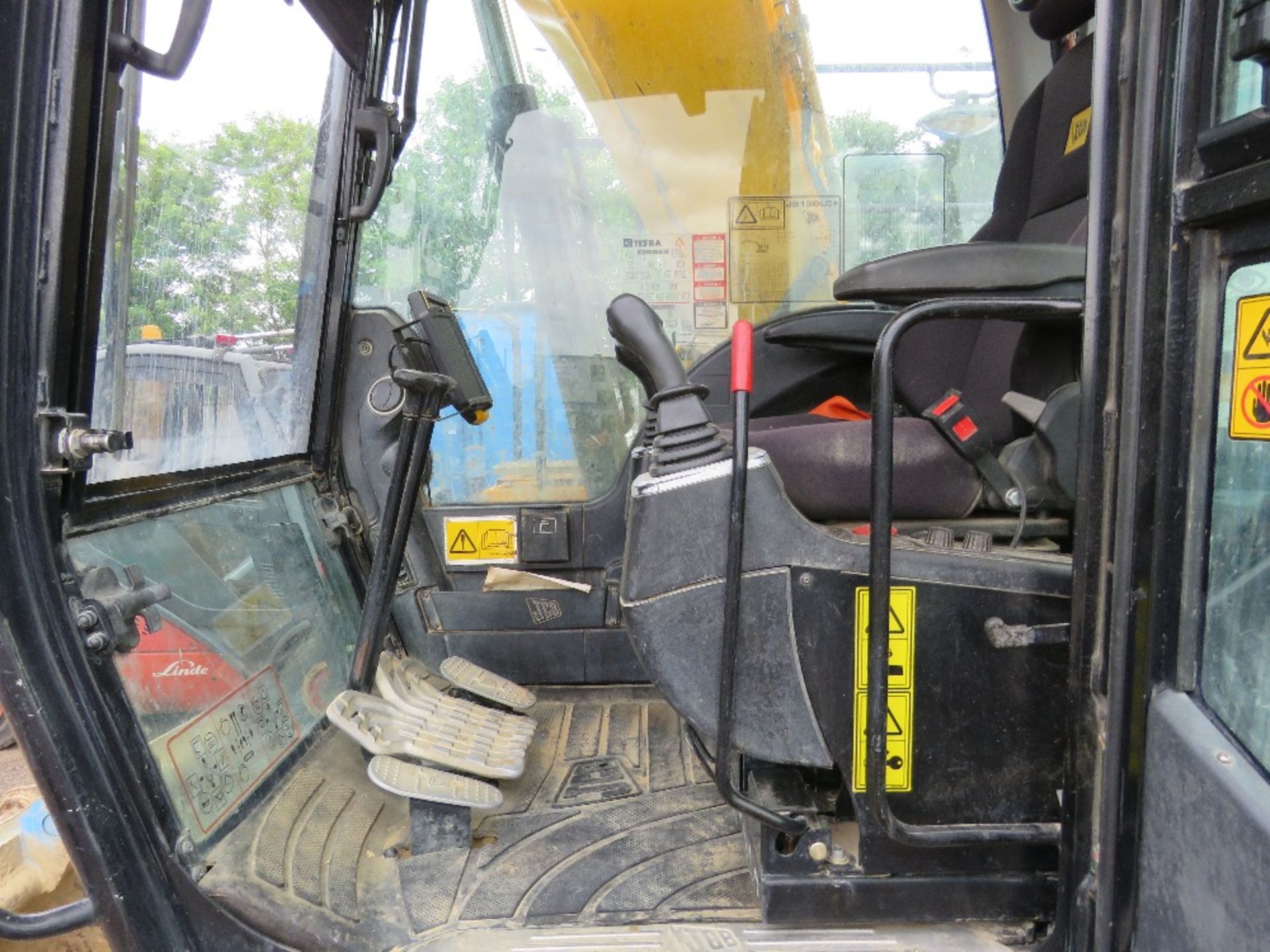 JCB JS130LC +T4F STEEL TRACKED 13 TONNE EXCAVATOR WITH 3 BUCKETS, YEAR 2017. 10% BP ON THIS LOT!! - Image 7 of 14