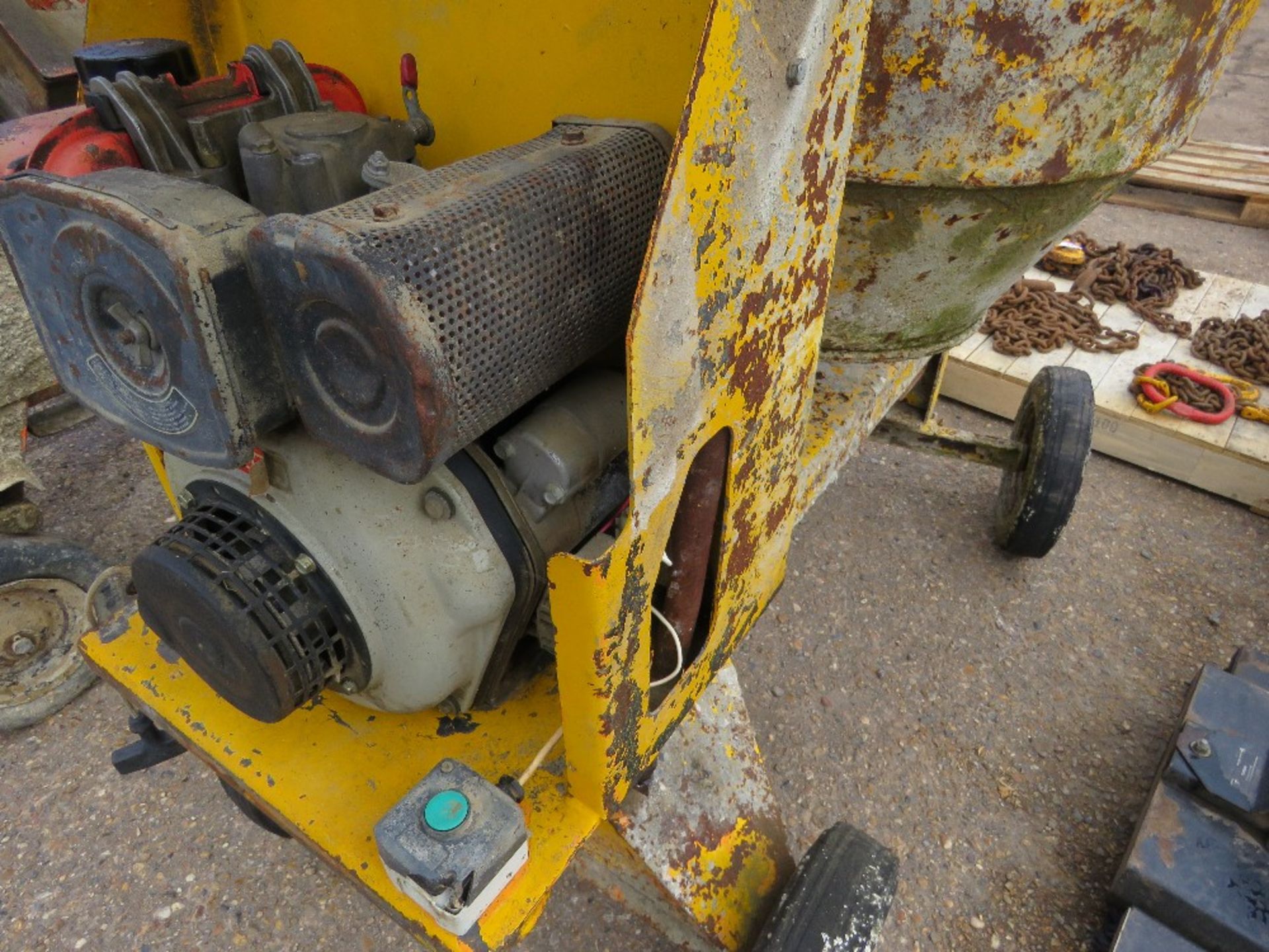 YANMAR ENGINED BARROWMIXER SITE MIXER. MISSING DRIVE CHAIN. - Image 2 of 4