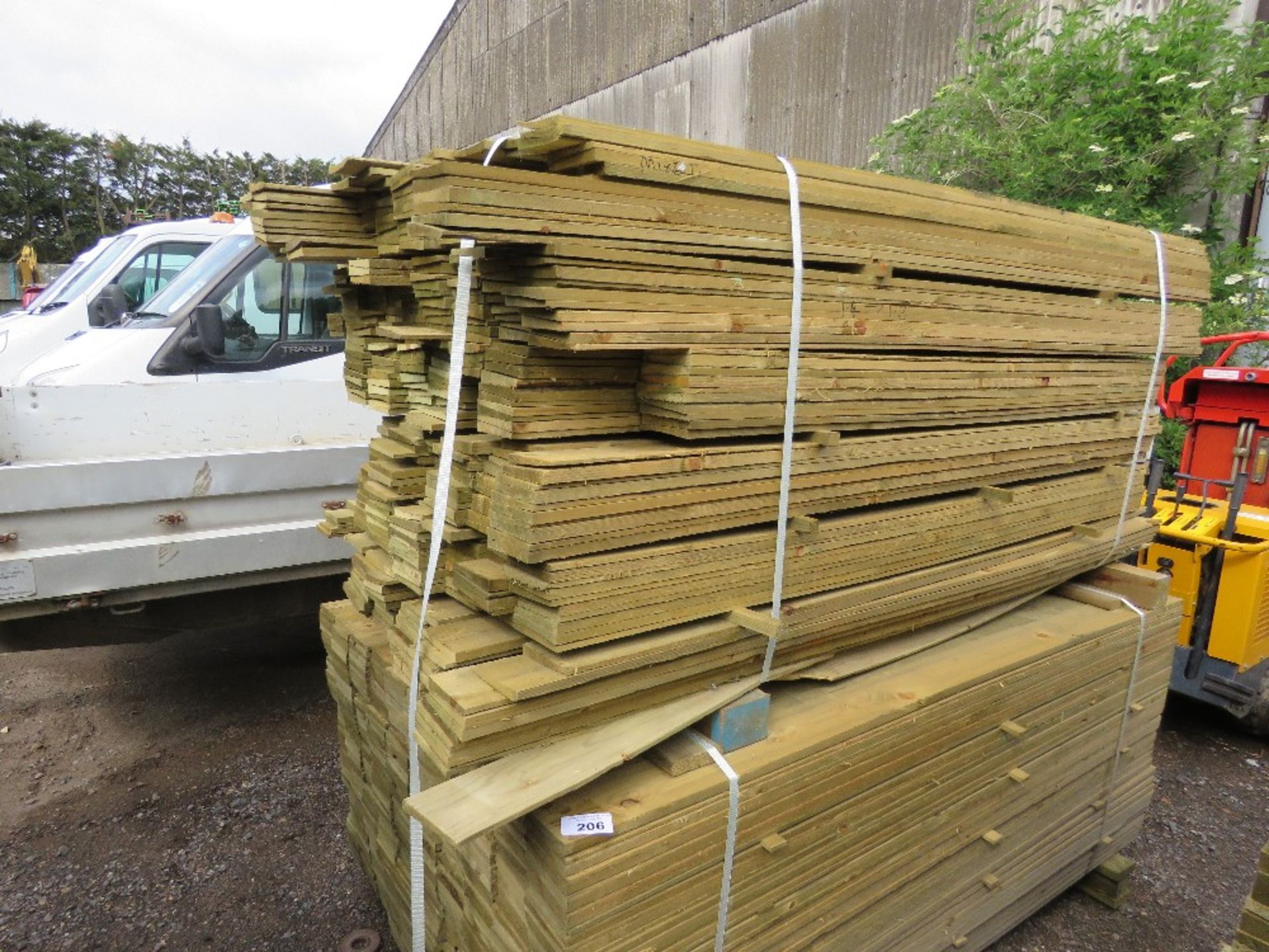 LARGE PACK OF PRESSURE TREATED FEATHER EDGE FENCE CLADDING TIMBERS. MIXED LENGTHS 1.4-1.80M LENGTH X - Image 2 of 4