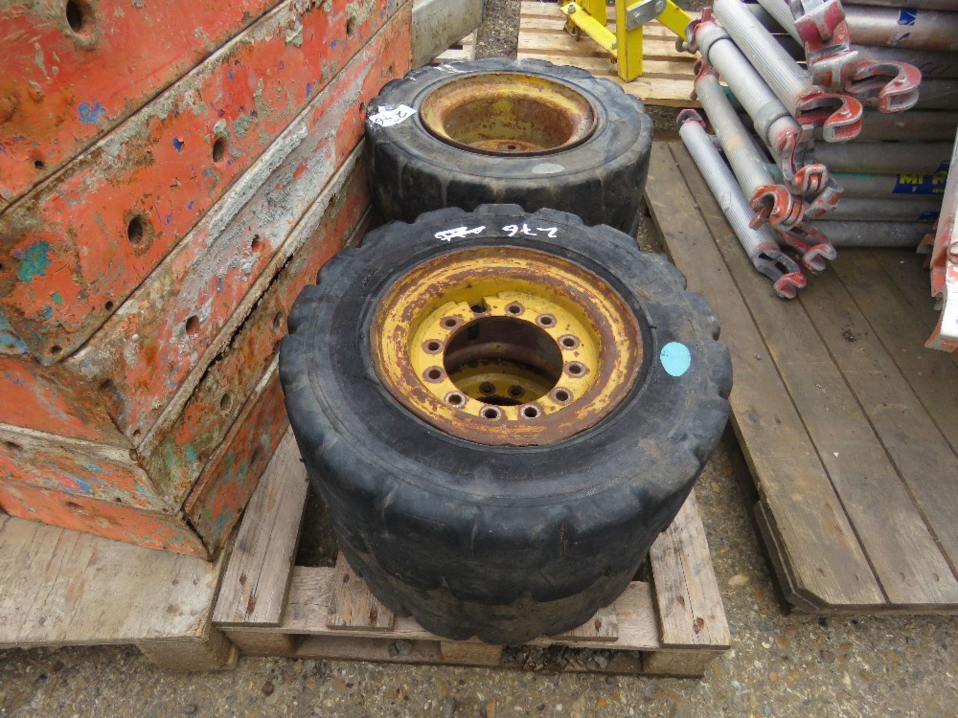 4 X SOLID FORKLIFT WHEELS 18X7-8. THIS LOT IS SOLD UNDER THE AUCTIONEERS MARGIN SCHEME, THEREFORE NO - Image 2 of 2