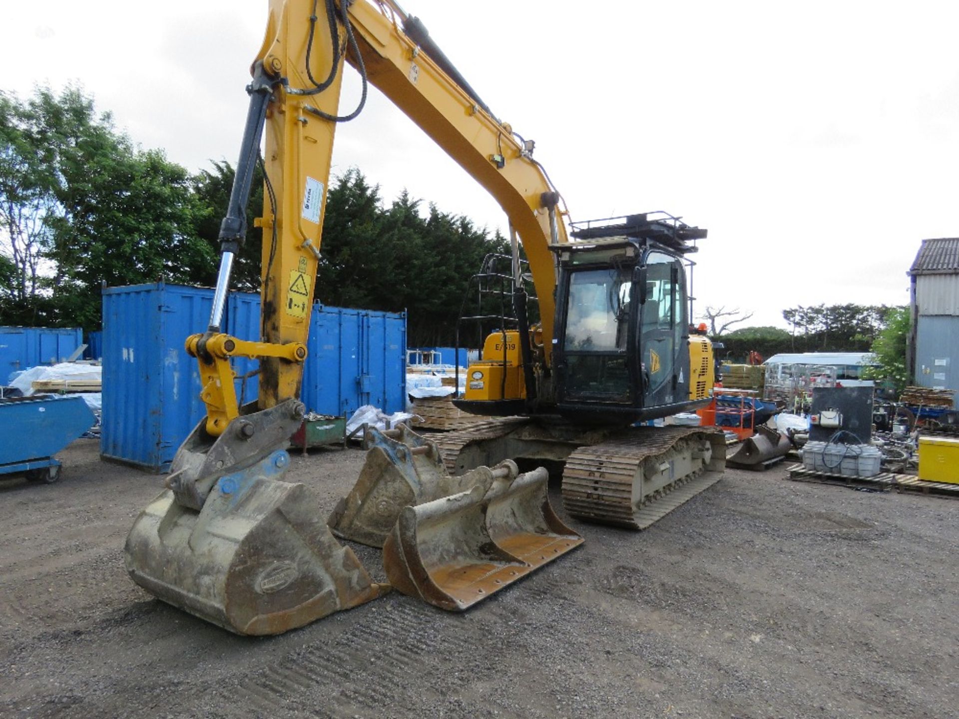 JCB JS130LC +T4F STEEL TRACKED 13 TONNE EXCAVATOR WITH 3 BUCKETS, YEAR 2017. 10% BP ON THIS LOT!!