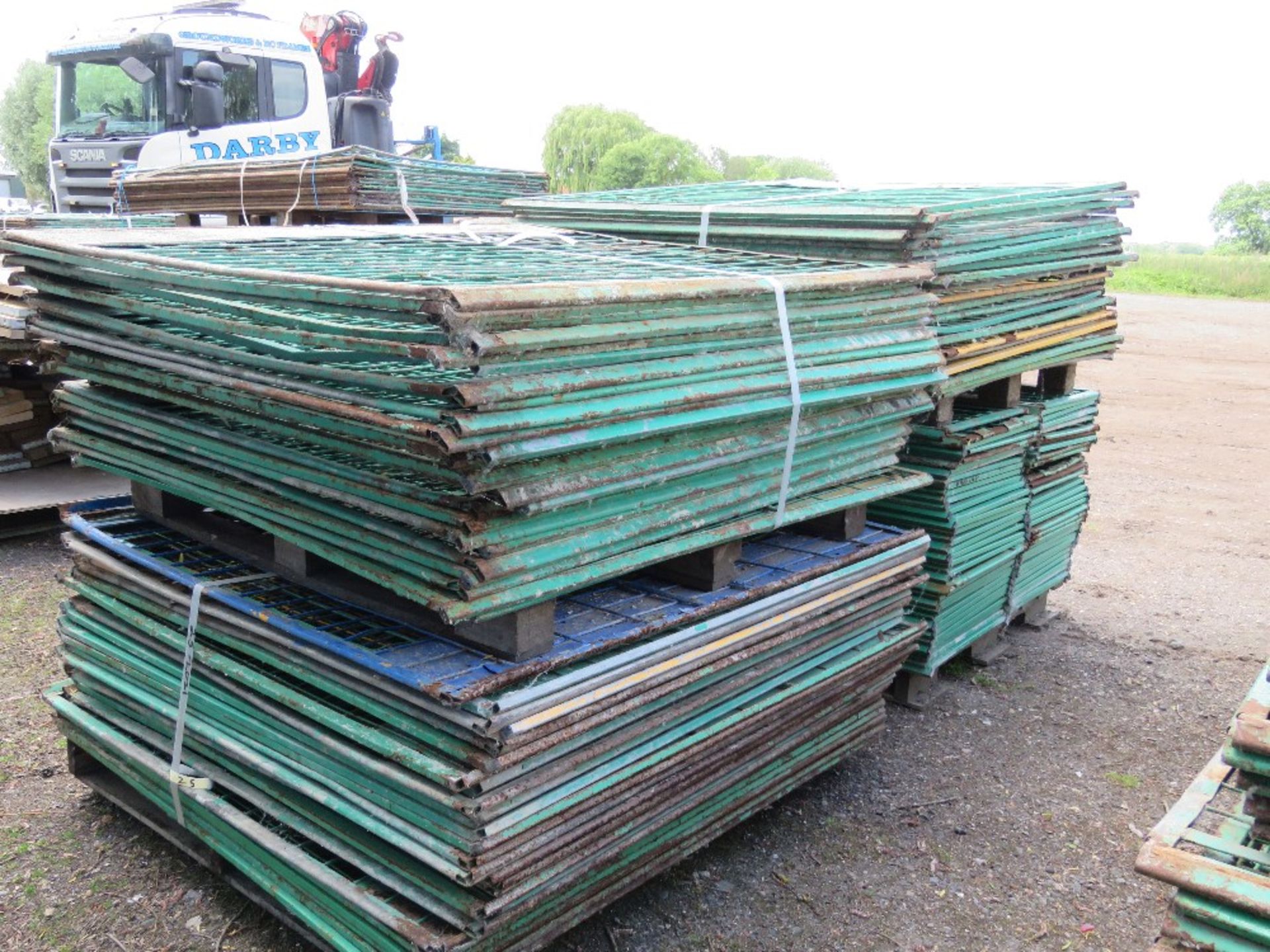 4 X PACKS OF ACROW SCAFFOLDING SAFETY MESH PANELS @ 1.26M X 1.38M APPROX. THIS LOT IS SOLD UNDER T - Image 3 of 4