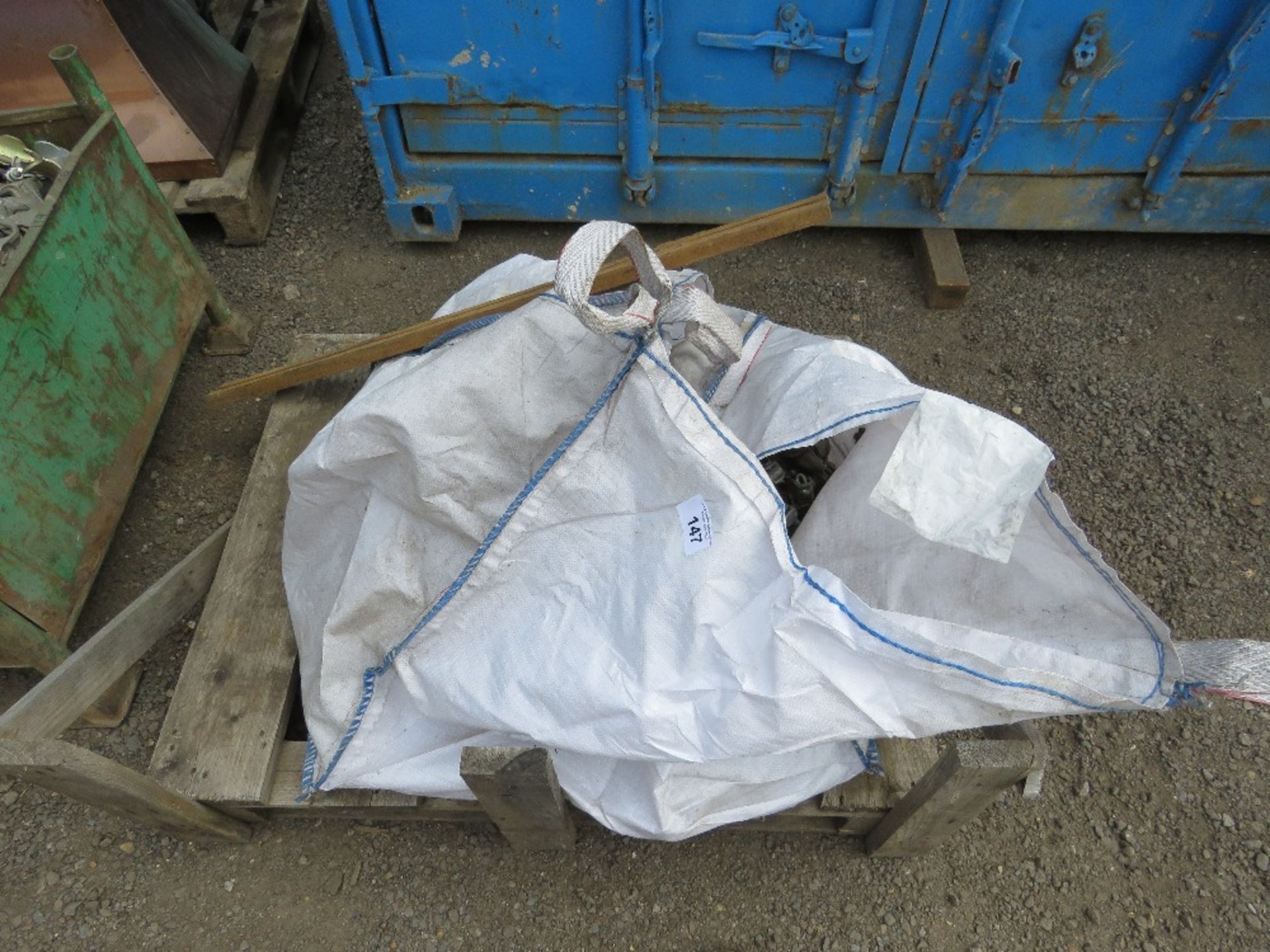 BULK BAG OF SCAFFOLD CLIPS, 148NO APPROX. NO VAT ON HAMMER PRICE. - Image 2 of 3