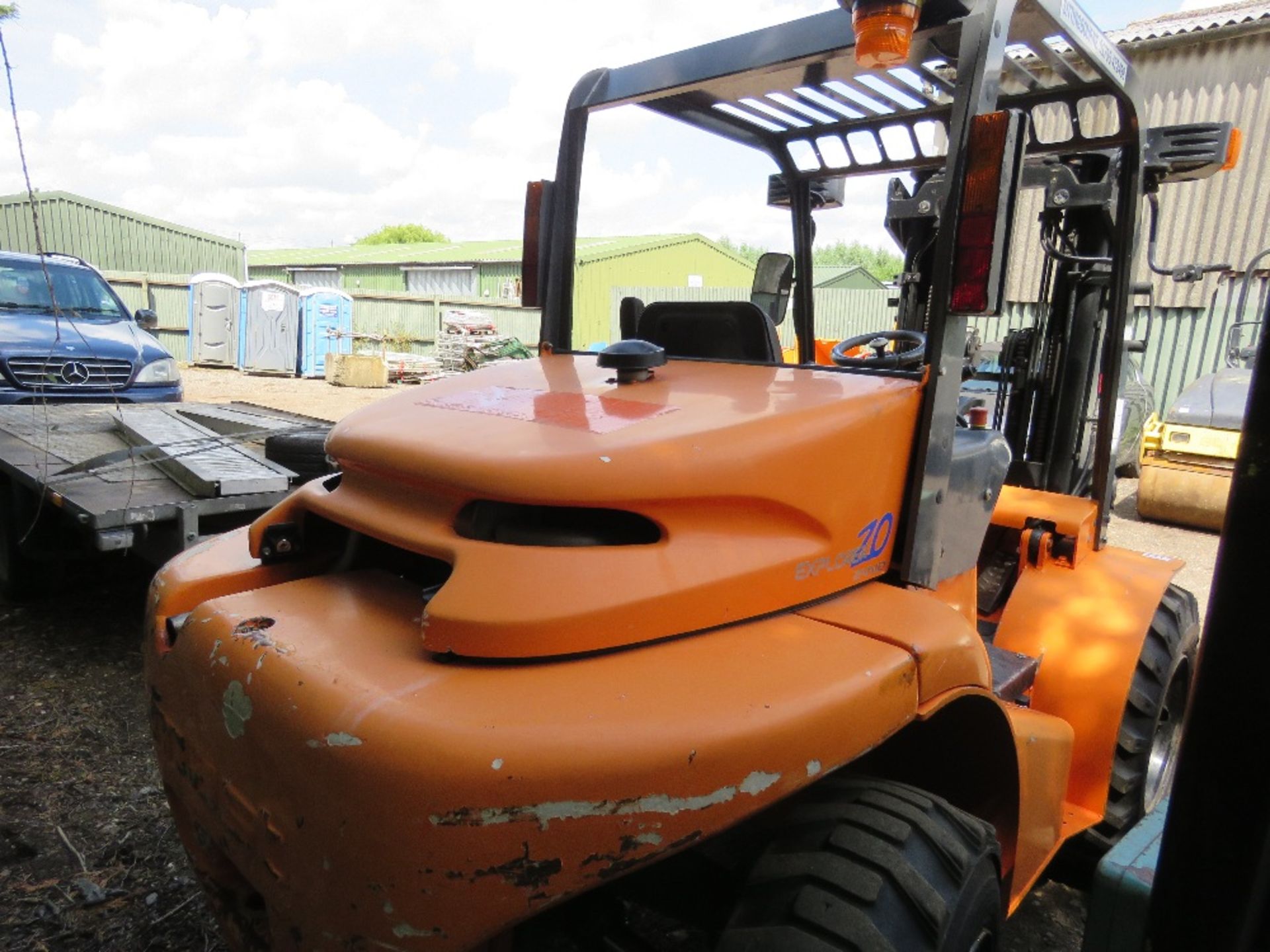 MAST EXPLORER H20DL 2WD ROUGH TERRAIN FORKLIFT TRUCK, YEAR 2007. 2706 REC HOURS. SN:2HD6429B. SIDE S - Image 3 of 9