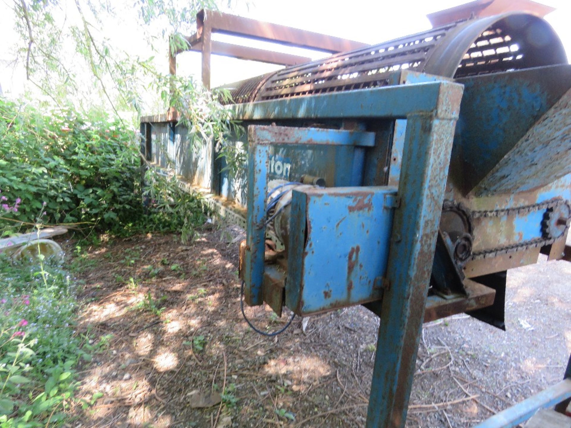 ROTARY BARREL SCREEN/WASHING PLANT, ELECTRIC POWERED, 13FT LENGTH APPROX. HAS BEEN SEEN TO RUN AND D - Image 4 of 6