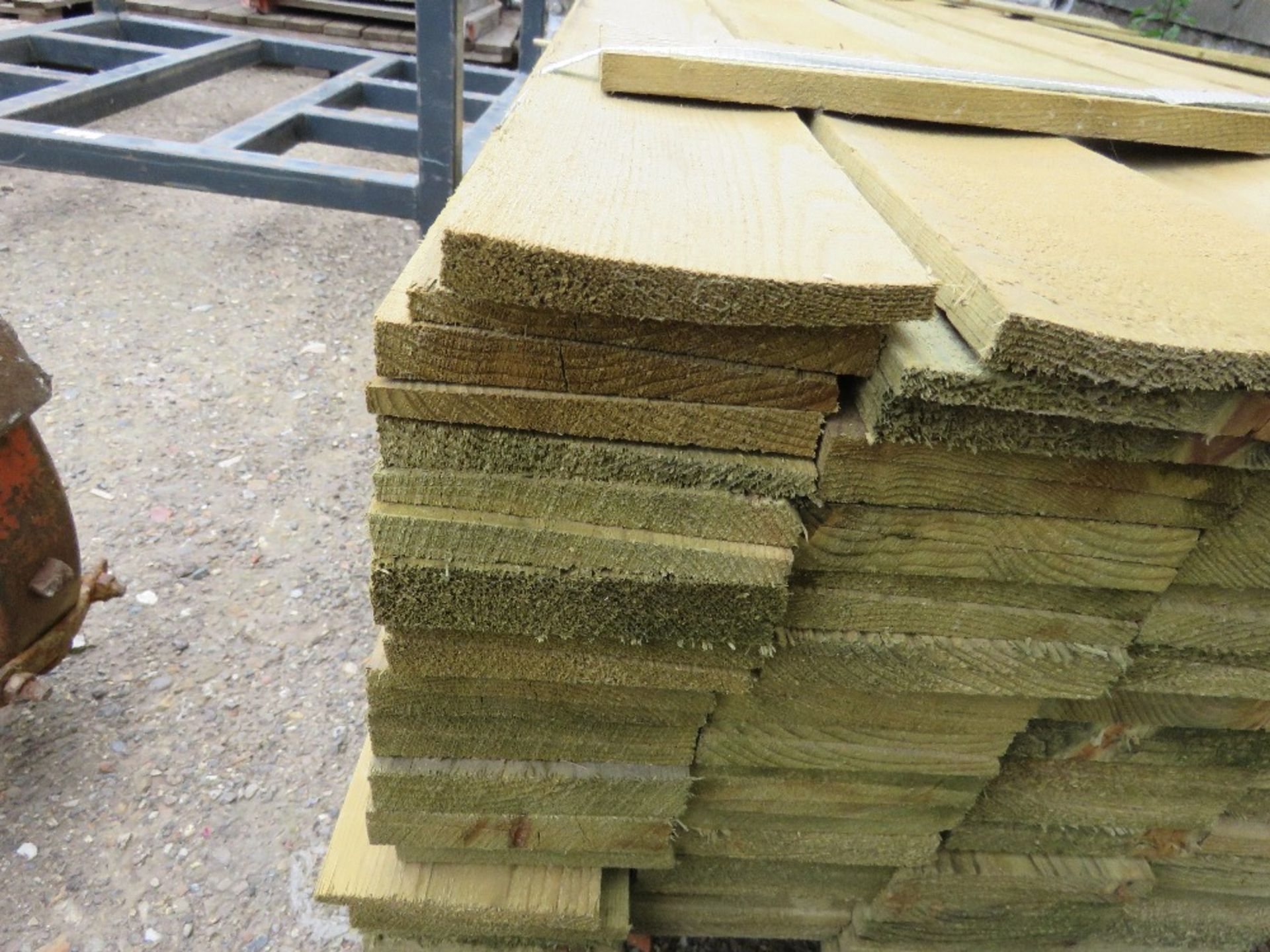 PACK OF FEATHER EDGE TIMBER CLADDING BOARDS. 1.65M LENGTH X 10CM WIDTH APPROX. - Image 3 of 3