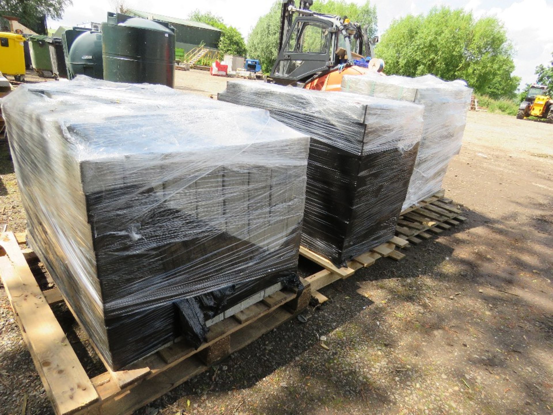 3 X PALLETS OF HEAVY DUTY PAVERS. THIS LOT IS SOLD UNDER THE AUCTIONEERS MARGIN SCHEME, THEREFORE NO - Image 3 of 7