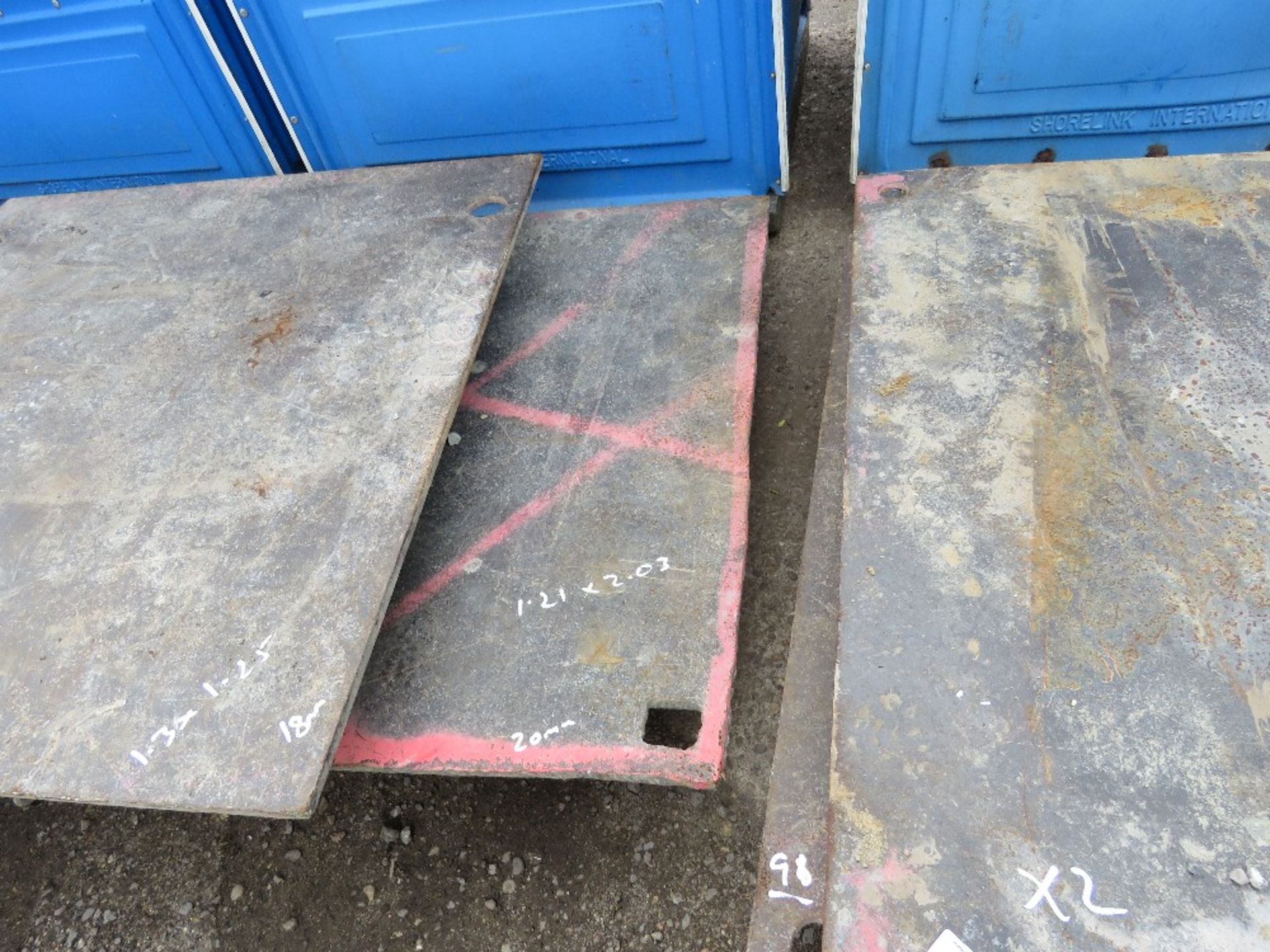 1 X STEEL ROAD PLATE 20MM THICKNESS APPROX. 2.03M X 1.21M APPROX. THIS LOT IS SOLD UNDER THE AUCTION - Image 2 of 4