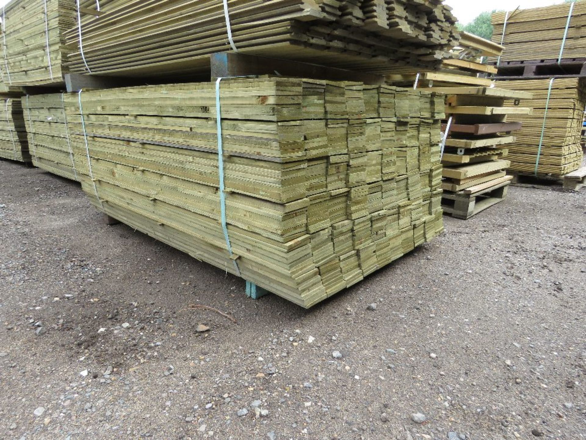 LARGE PACK OF PRESSURE TREATED FEATHER EDGE FENCE CLADDING TIMBERS. 1.80M LENGTH X 10CM WIDTH APPROX - Image 2 of 4